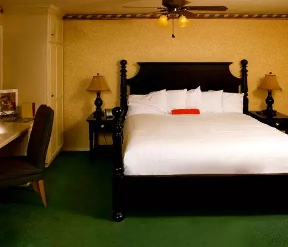 Photo of the whole room, Bed in Strawberry Valley Inn