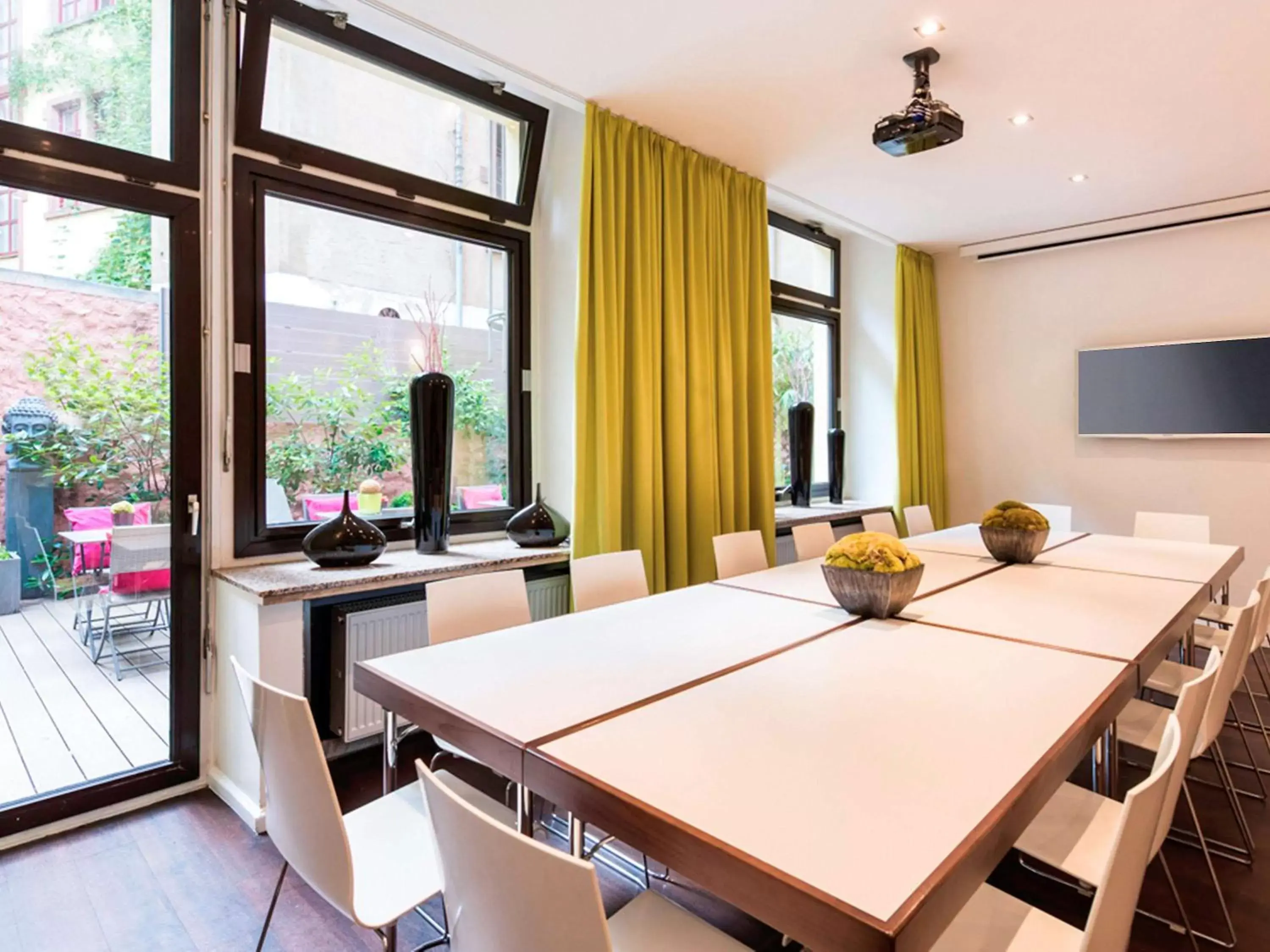 On site, Dining Area in Ibis Styles Frankfurt City