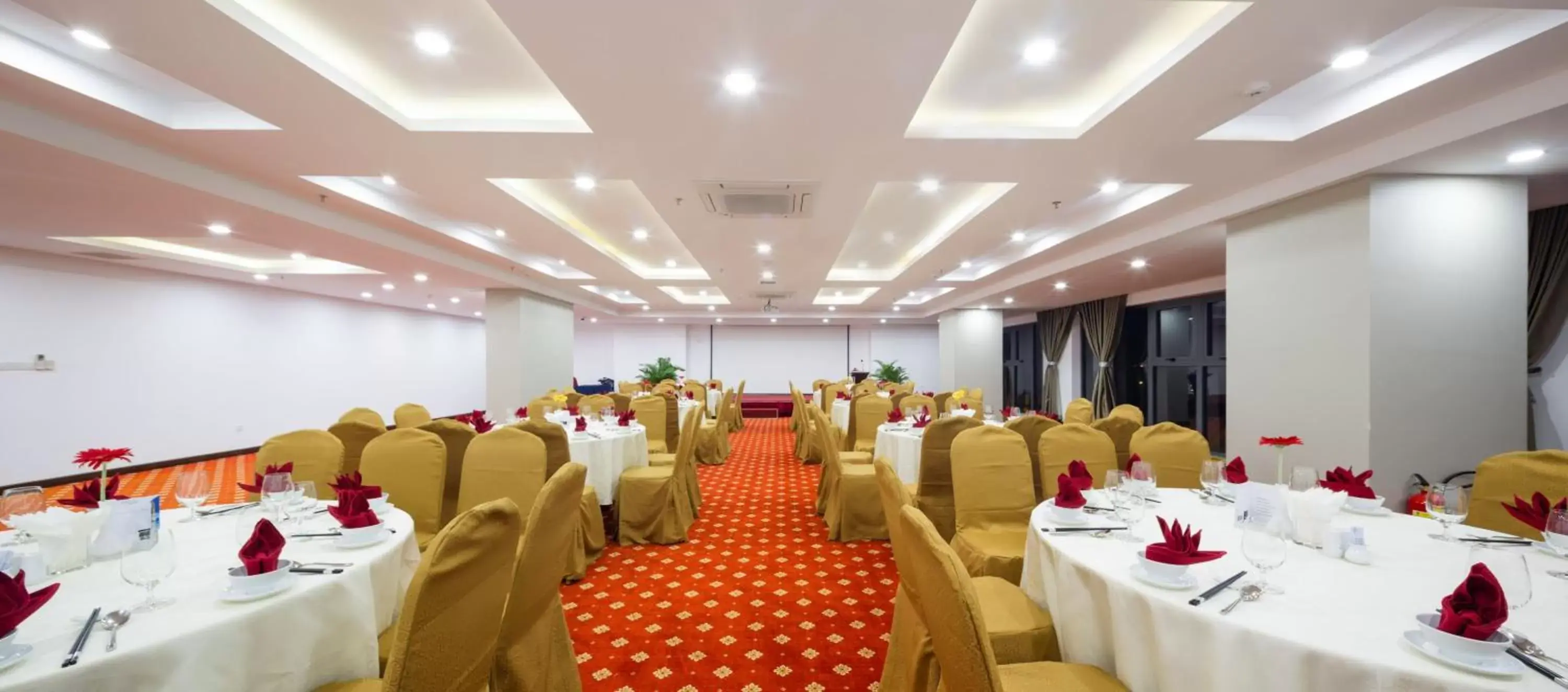 Banquet/Function facilities, Restaurant/Places to Eat in Xavia Hotel