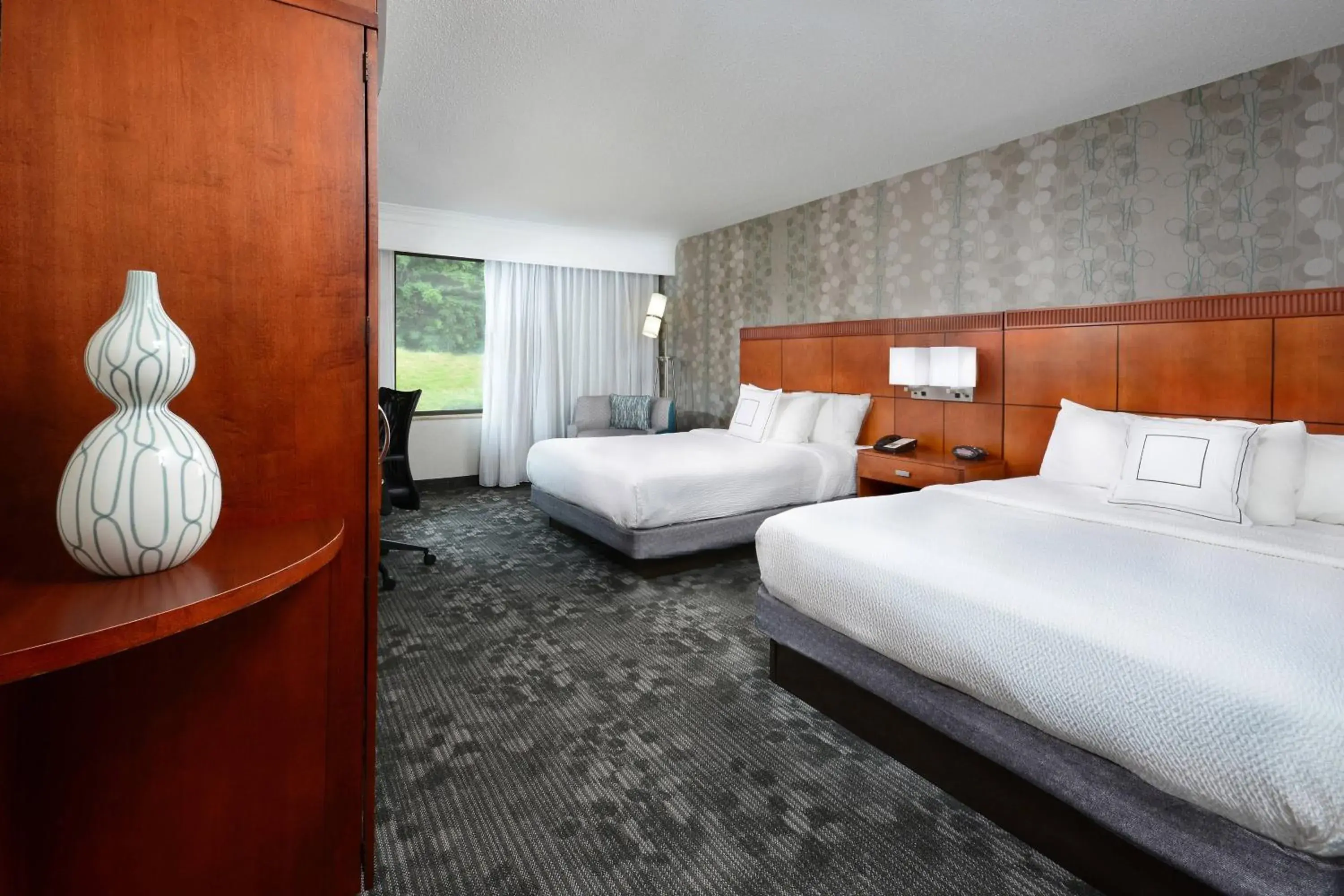 Photo of the whole room, Bed in Courtyard by Marriott Danville