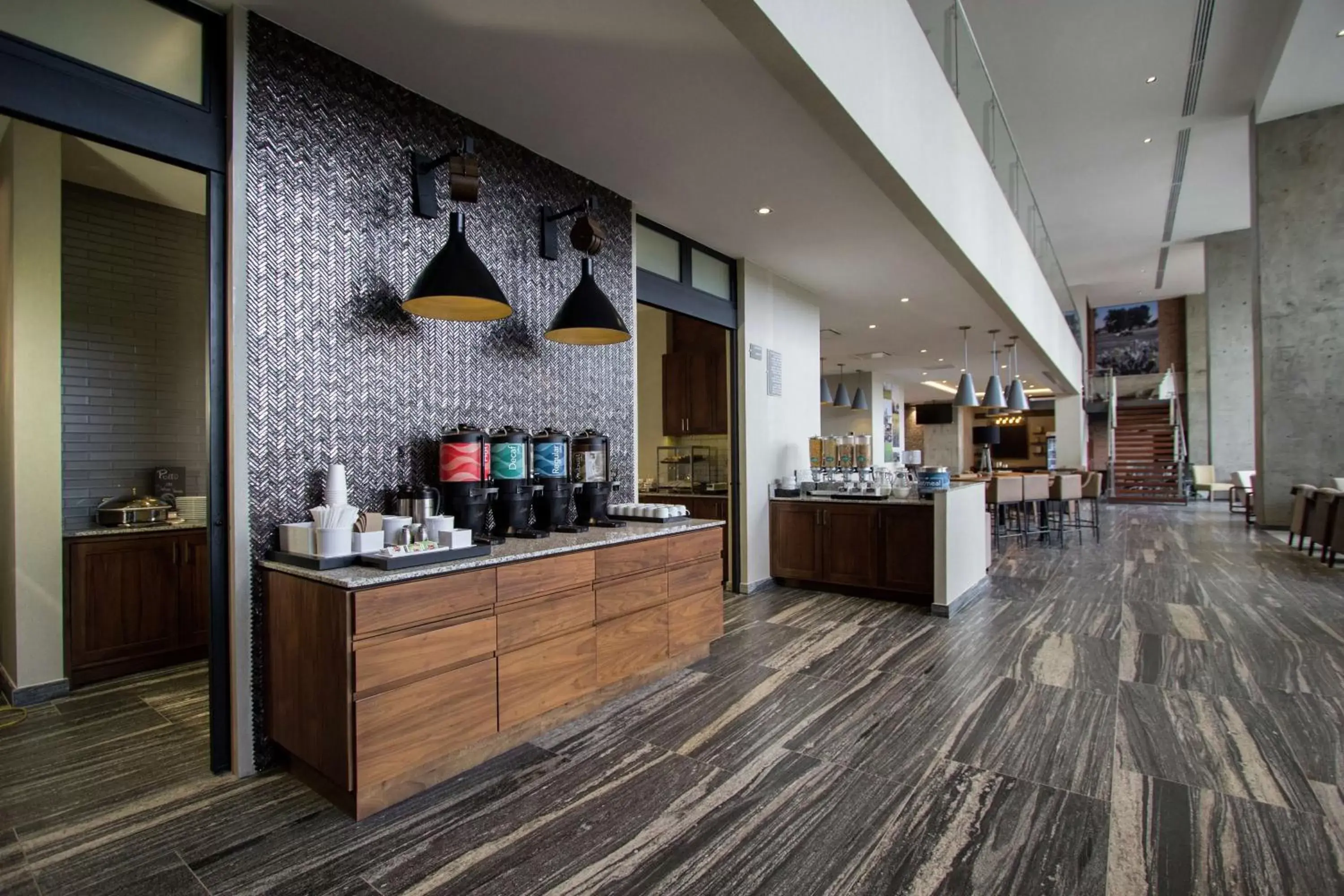 Dining area, Kitchen/Kitchenette in Homewood Suites By Hilton Silao Airport