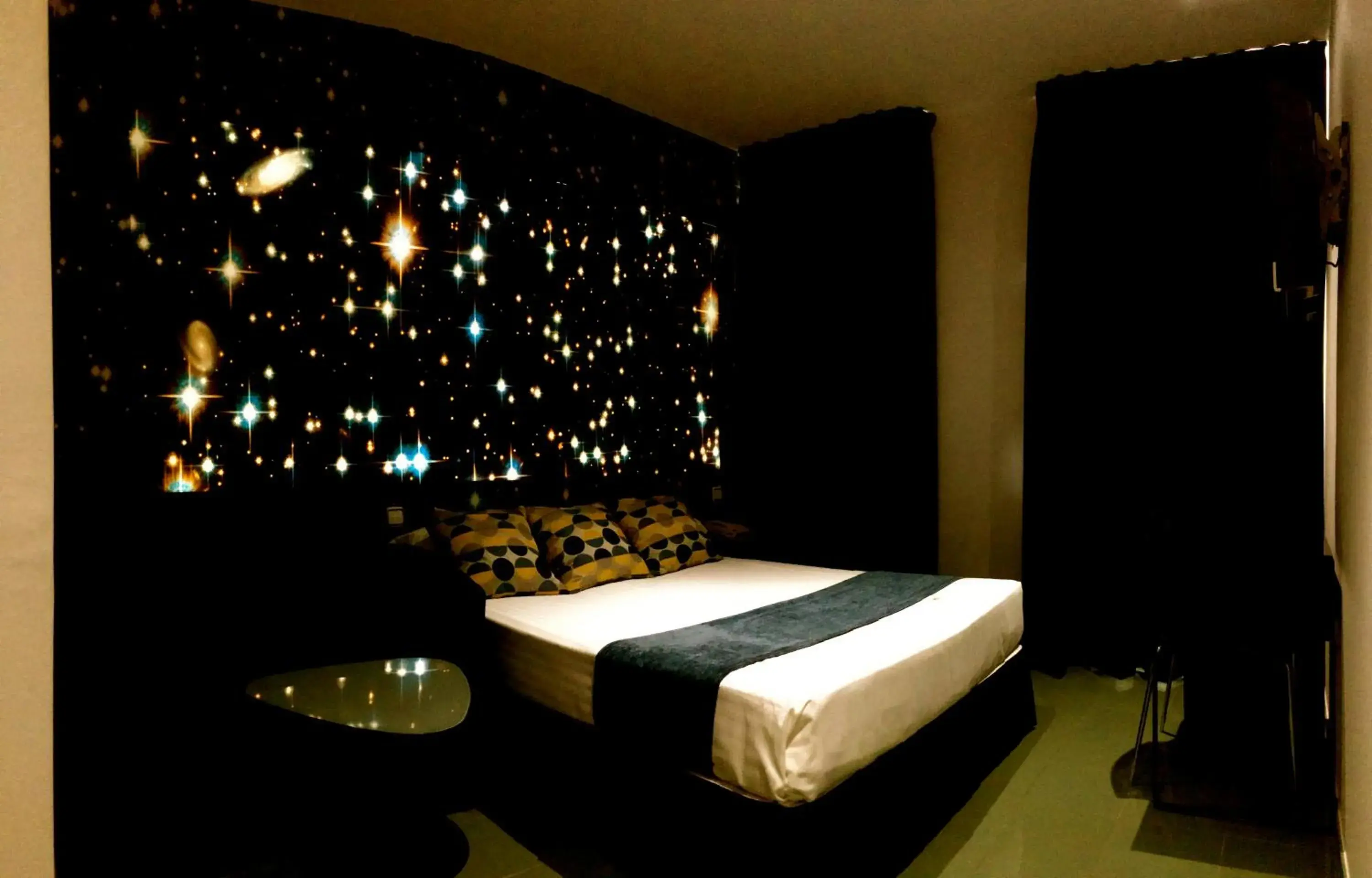 Photo of the whole room, Bed in Hotel Indiana