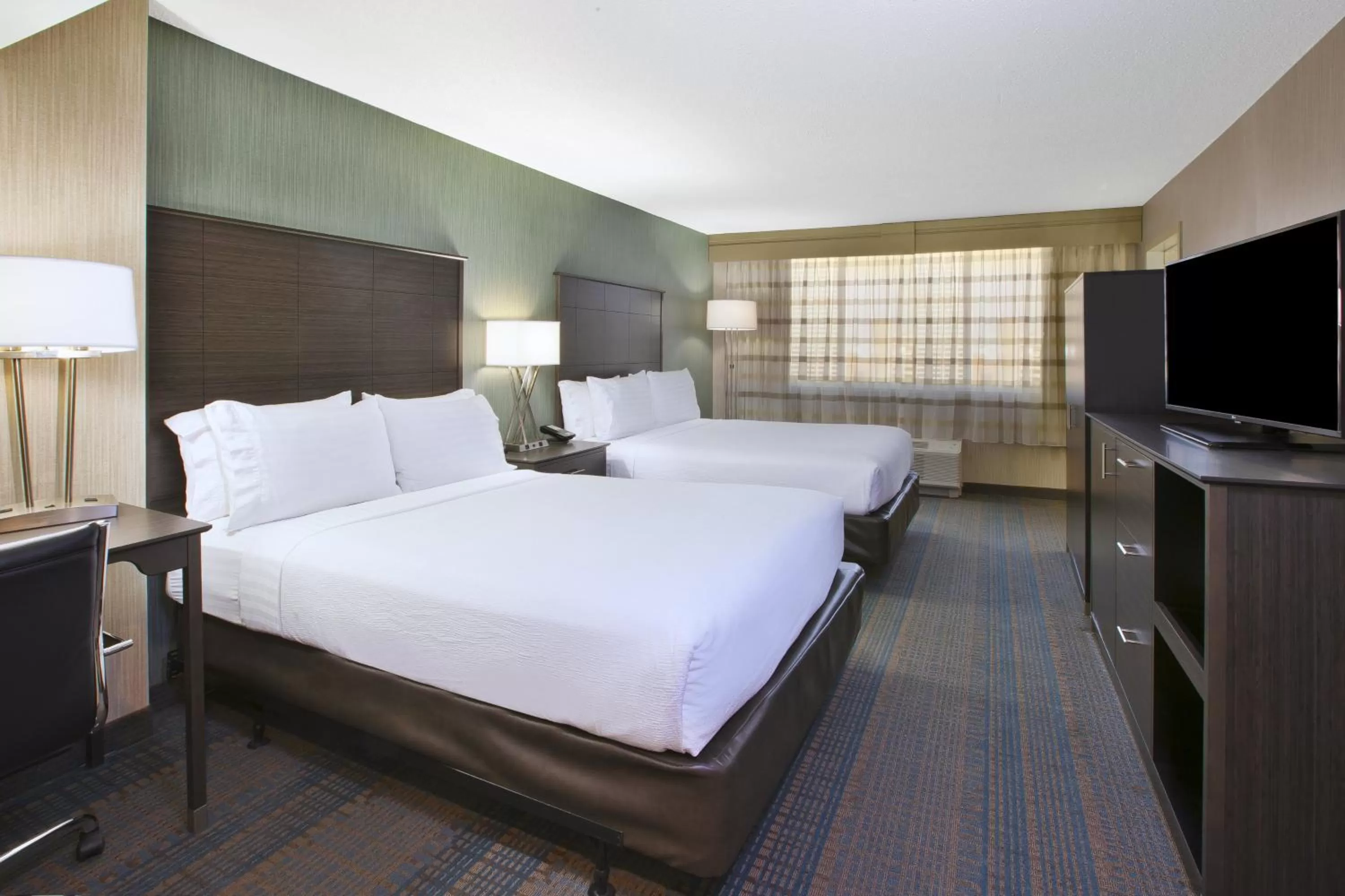 Photo of the whole room, Bed in Holiday Inn Columbus Dwtn-Capitol Square by IHG
