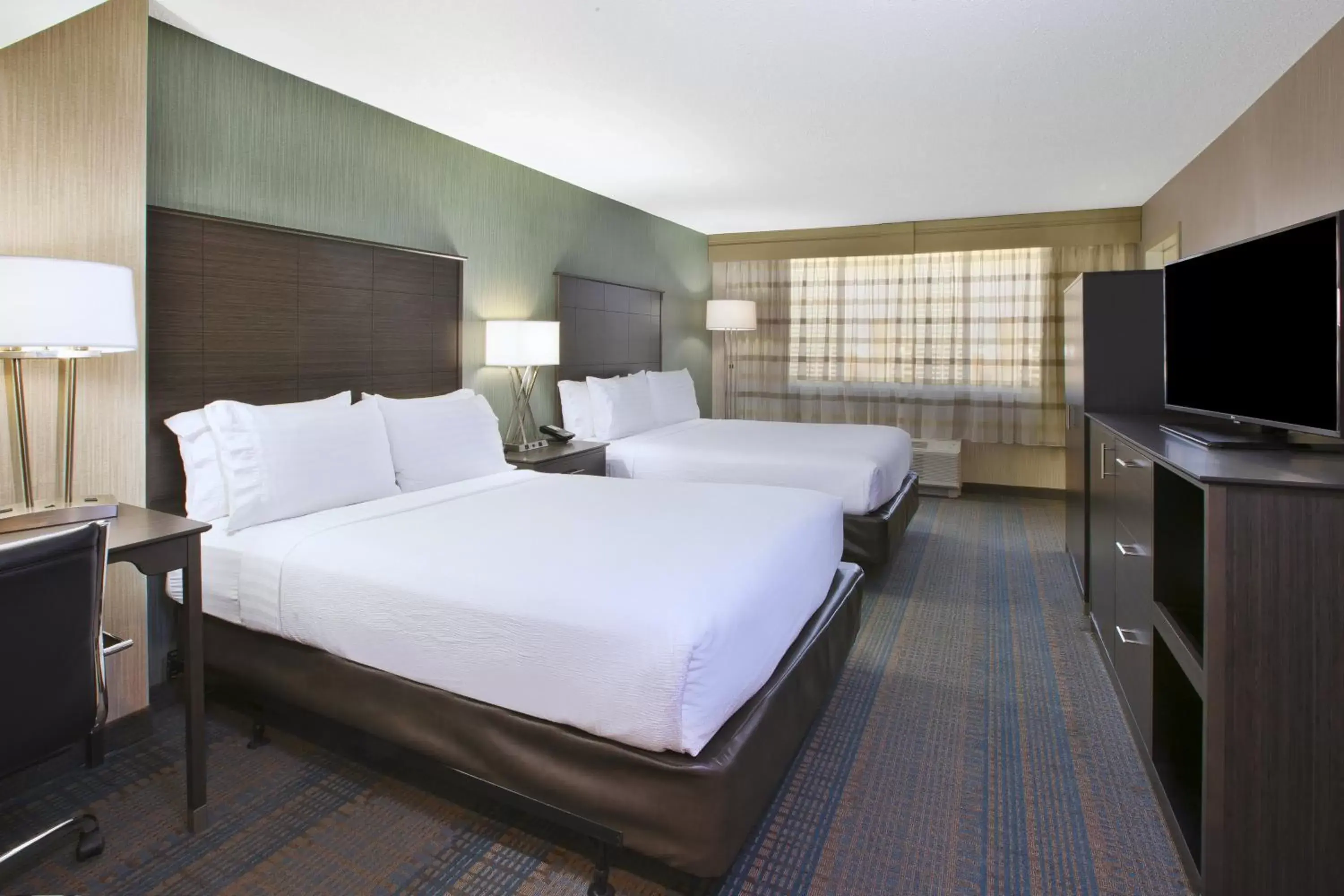 Photo of the whole room, Bed in Holiday Inn Columbus Dwtn-Capitol Square, an IHG Hotel