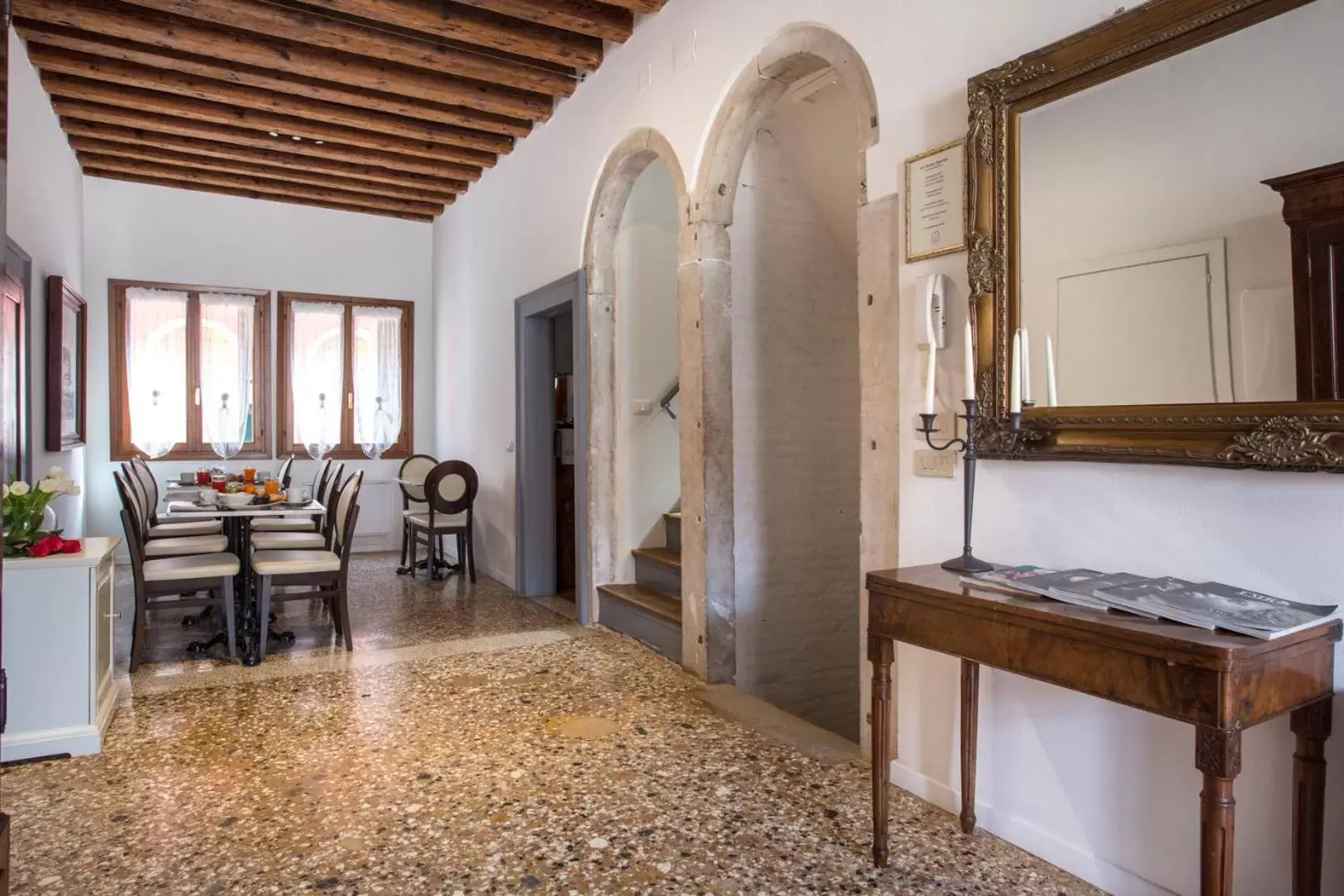 Lounge or bar, Kitchen/Kitchenette in Ca' Santo Spirito B&B