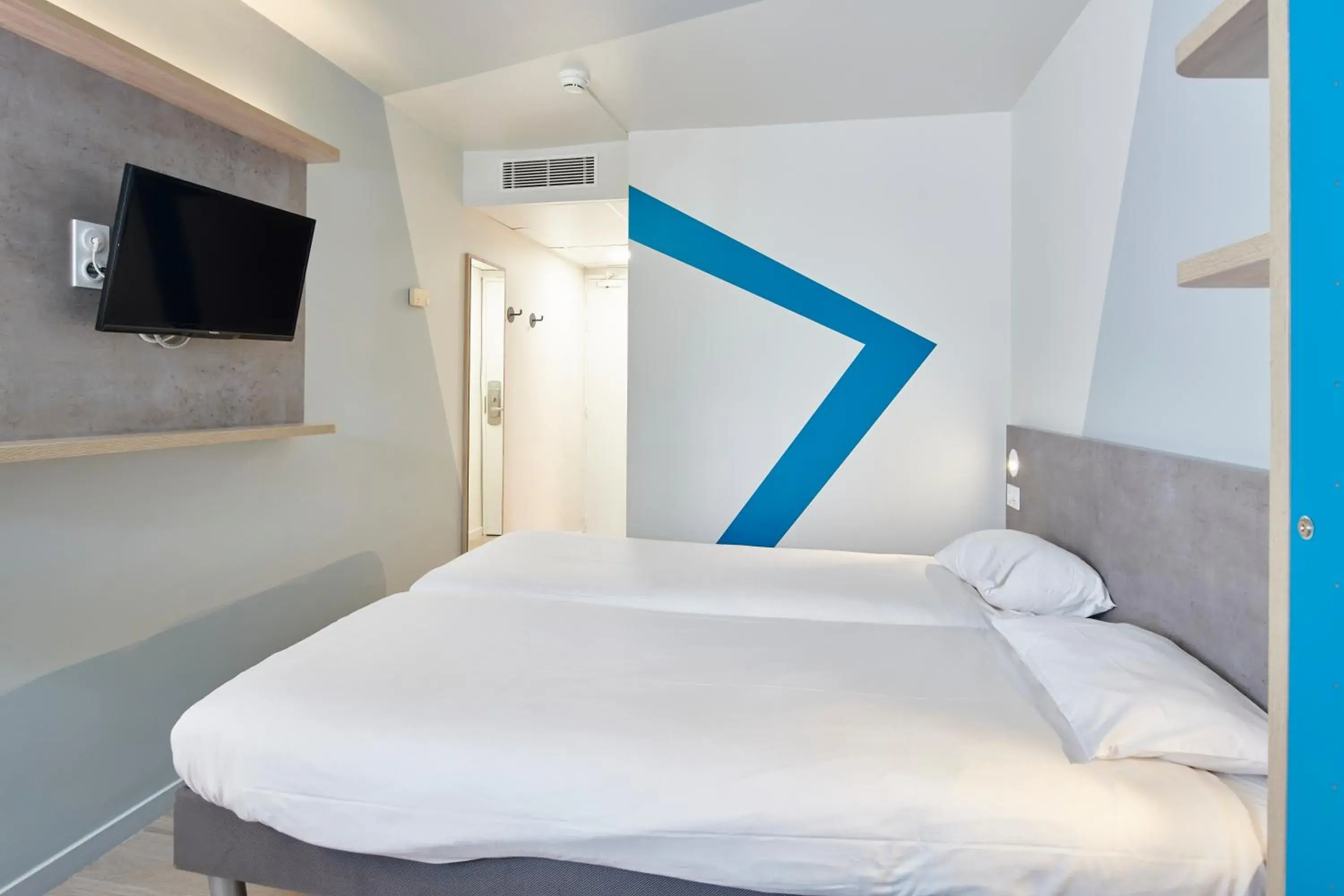 Photo of the whole room, Bed in ibis budget Bayonne Photo of the whole room, Bed in ibis budget Bayonne