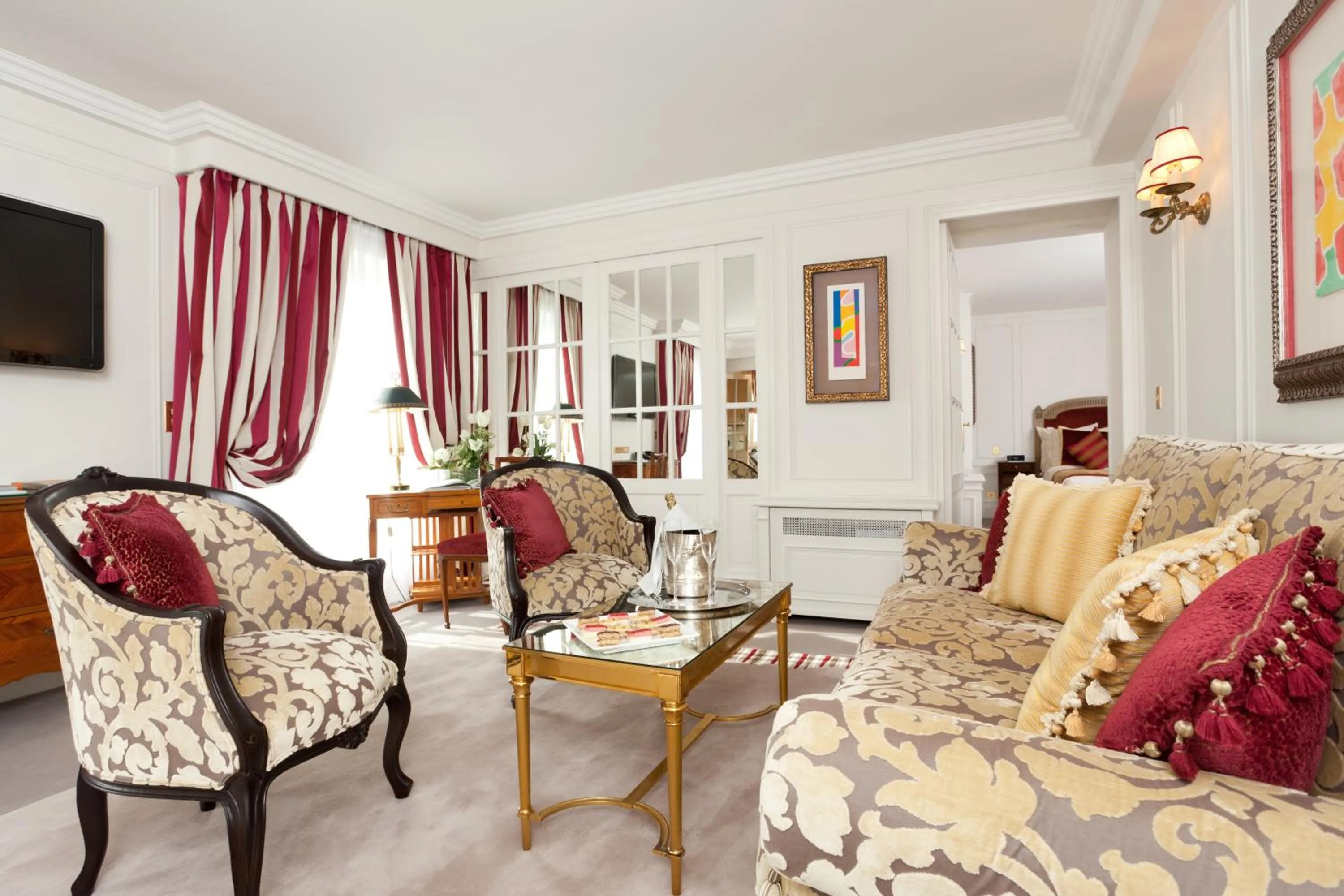 Lounge or bar in Majestic Hotel Spa - Champs Elysées