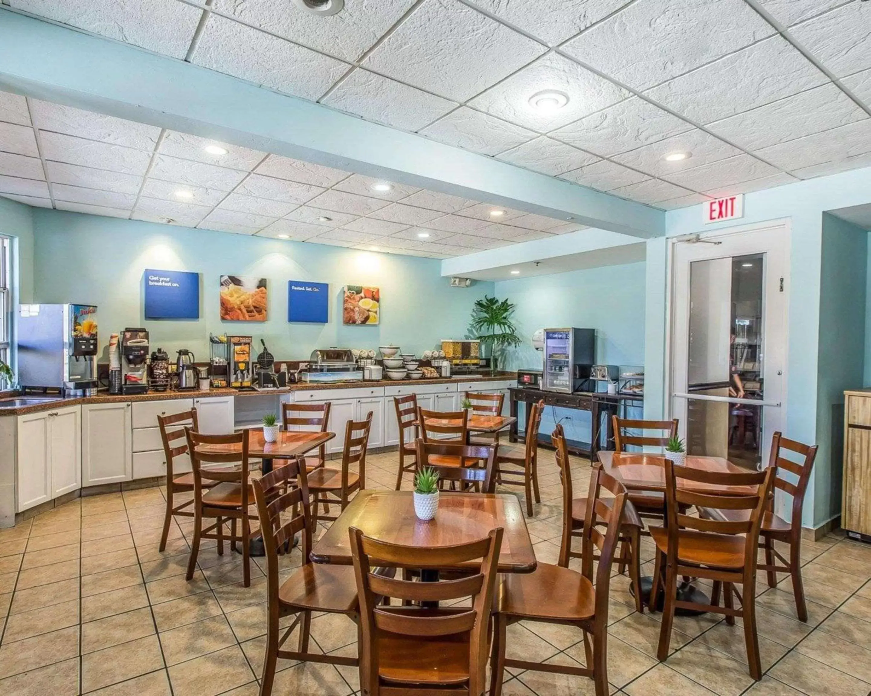 Restaurant/Places to Eat in Comfort Inn & Suites Levittown