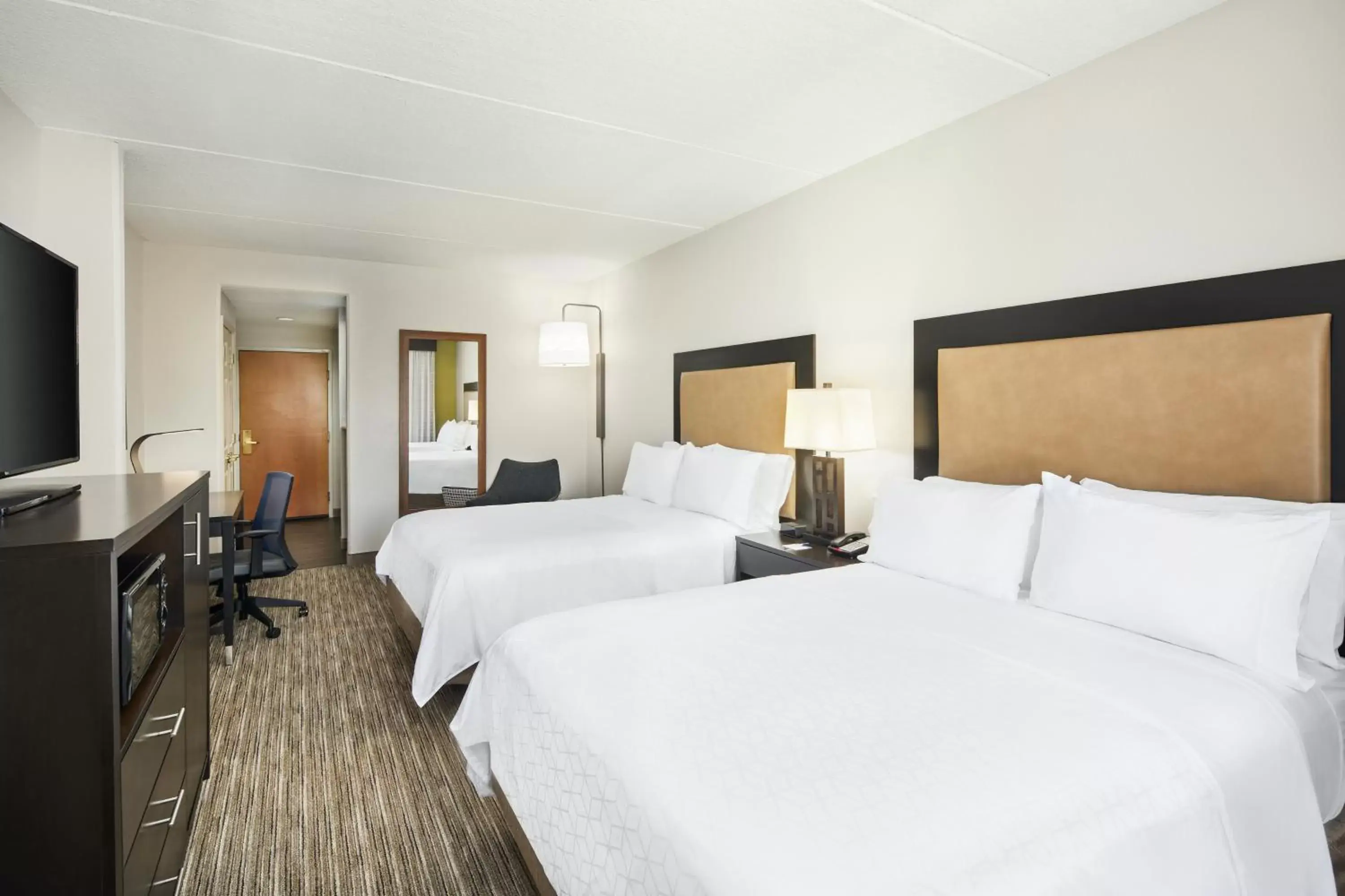 Bed in Holiday Inn Express & Suites Jacksonville South East - Medical Center Area, an IHG Hotel