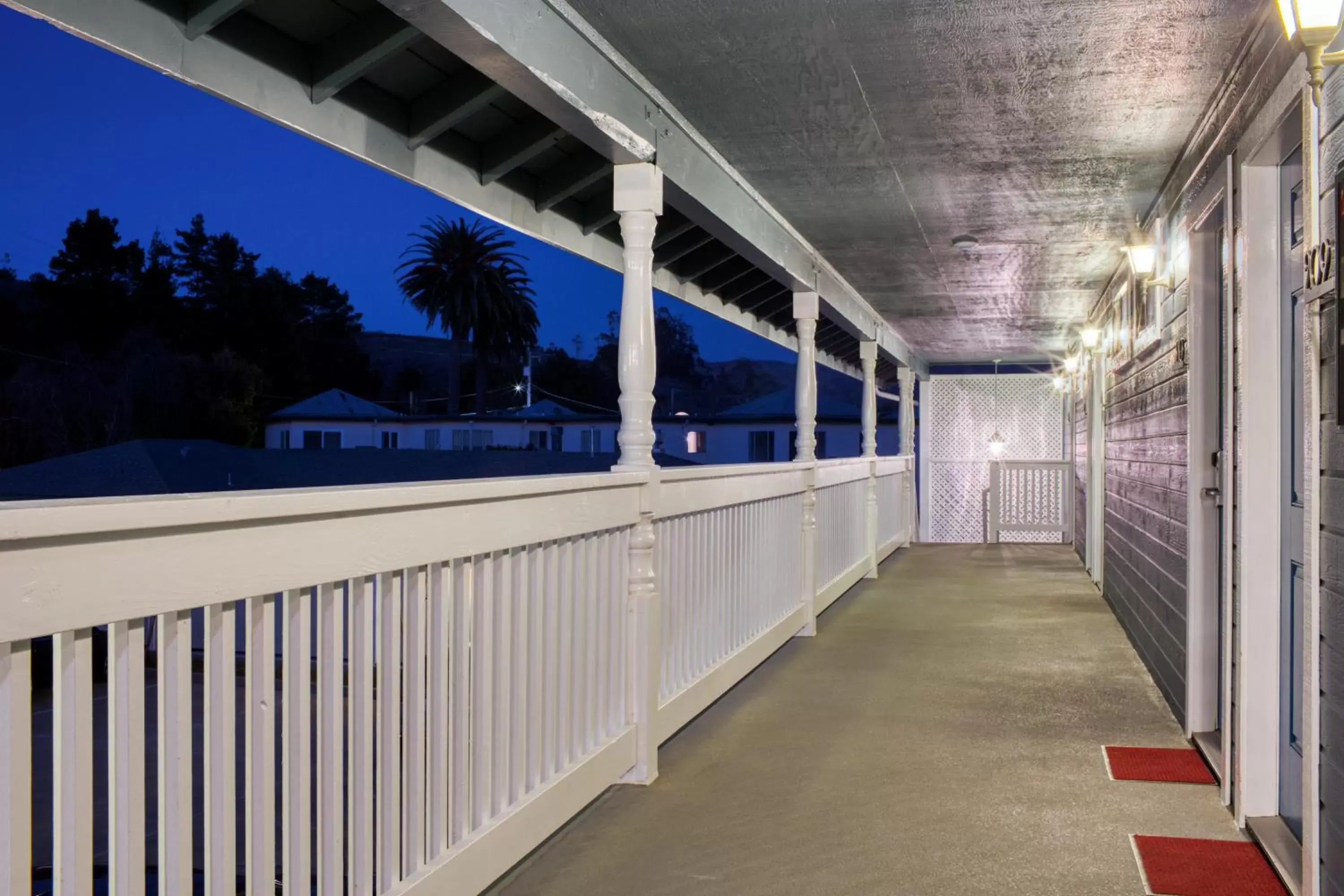 Property building in Creekside Inn Downtown Property building in Creekside Inn Downtown