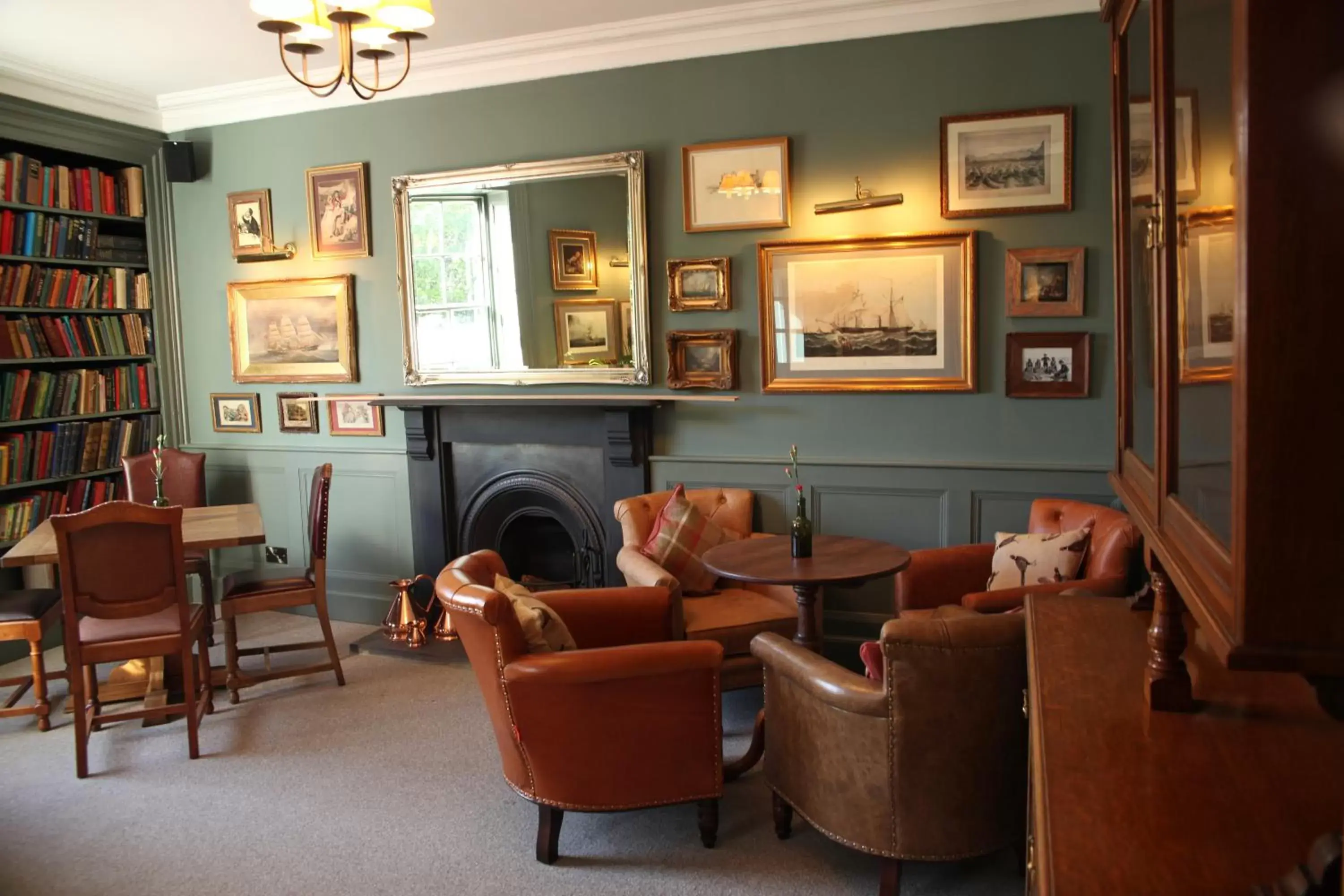 Lounge or bar in The Erskine Arms
