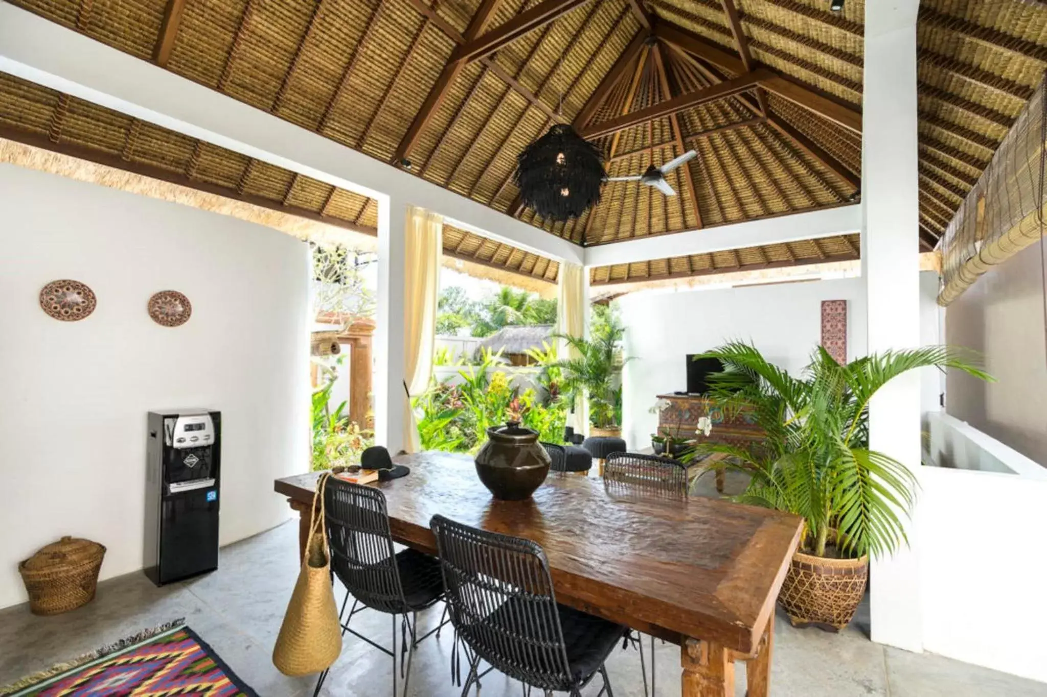 Living room in Calma Ubud Suite & Villas - Rice Fields View, Infinity Pool ! Living room in Calma Ubud Suite & Villas - Rice Fields View, Infinity Pool !