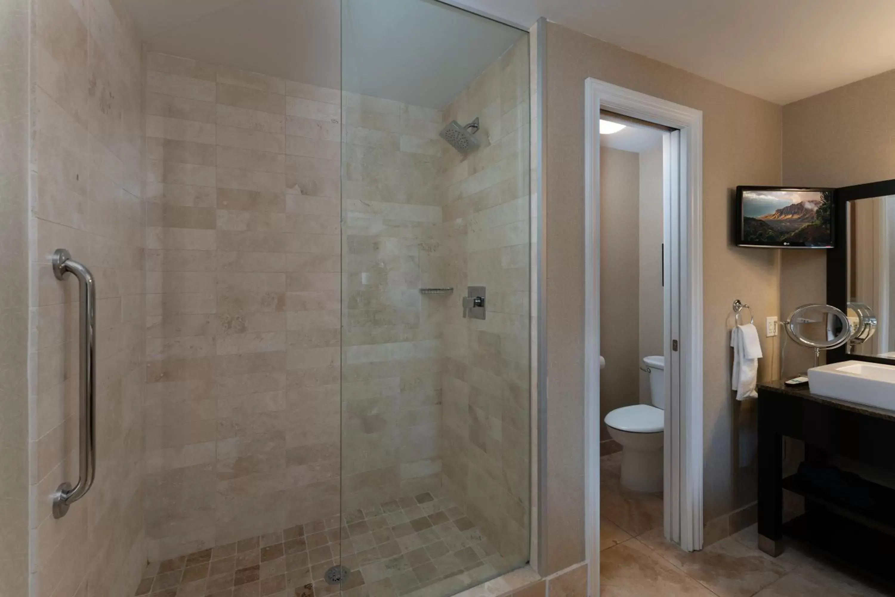 Shower, Bathroom in Prestige Oceanfront Resort, WorldHotels Luxury