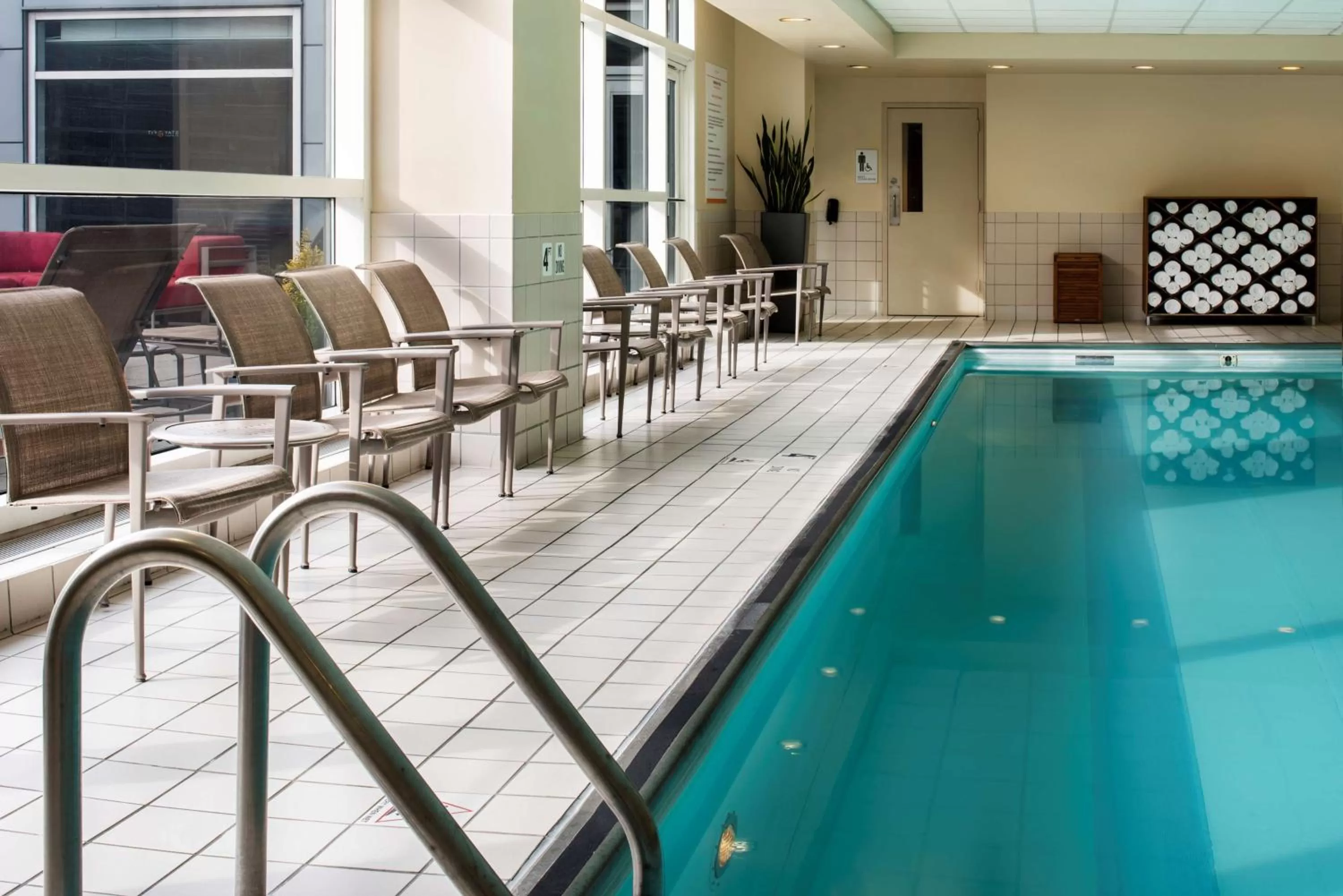 Swimming pool in Hyatt Regency McCormick Place Chicago