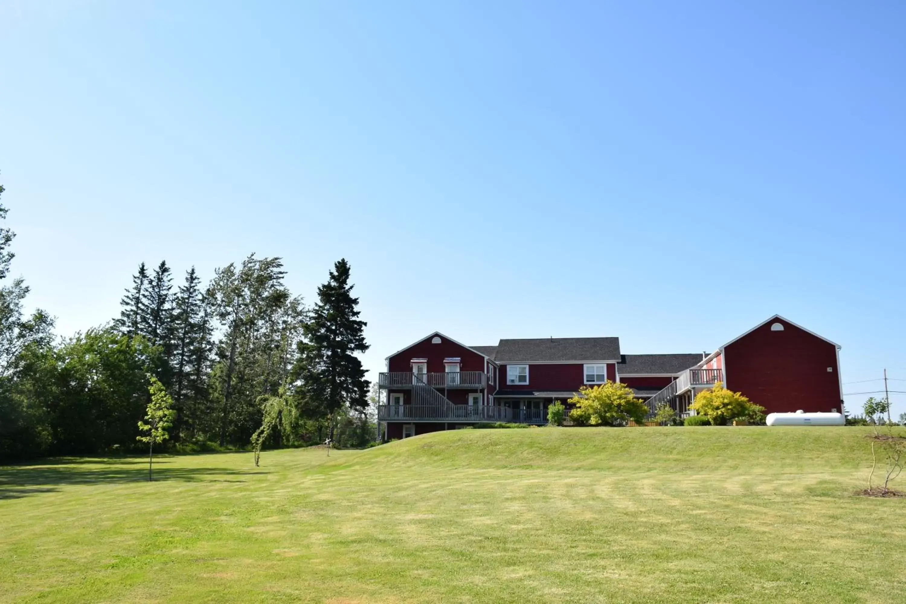 Garden view, Property Building in Auberge Wild Rose Inn