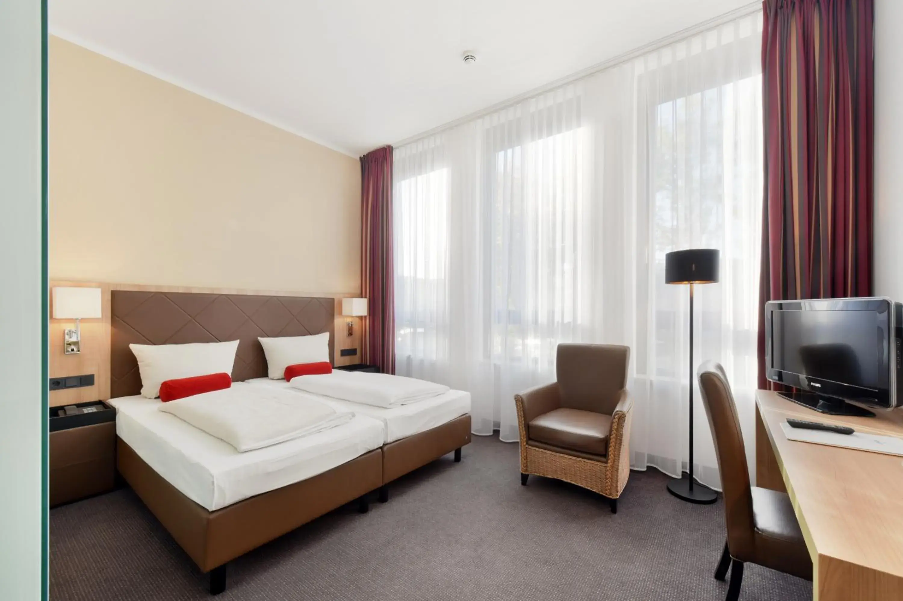 Photo of the whole room, Bed in ACHAT Hotel München Süd
