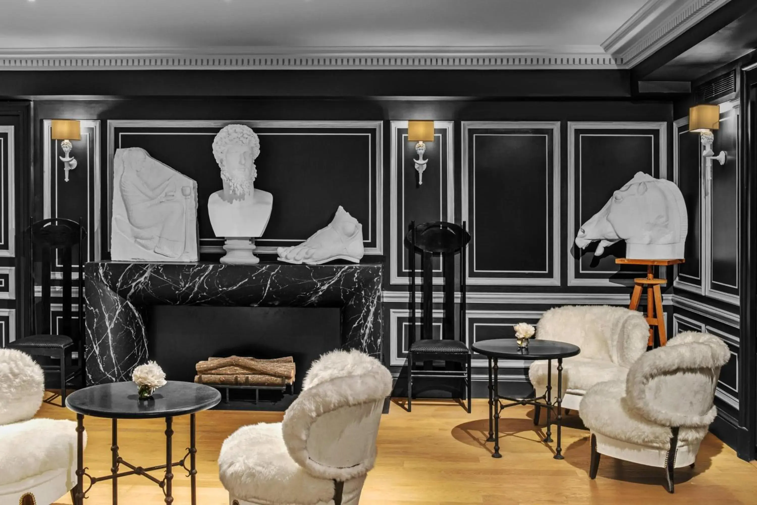 Lobby or reception in Hotel de Berri, a Luxury Collection Hotel, Paris