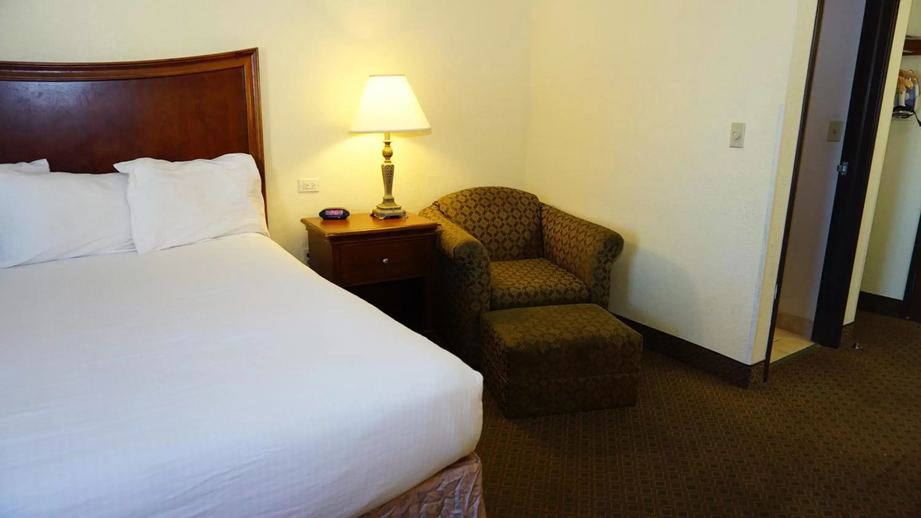 Seating area, Bed in Baymont by Wyndham Arlington At Six Flags Dr