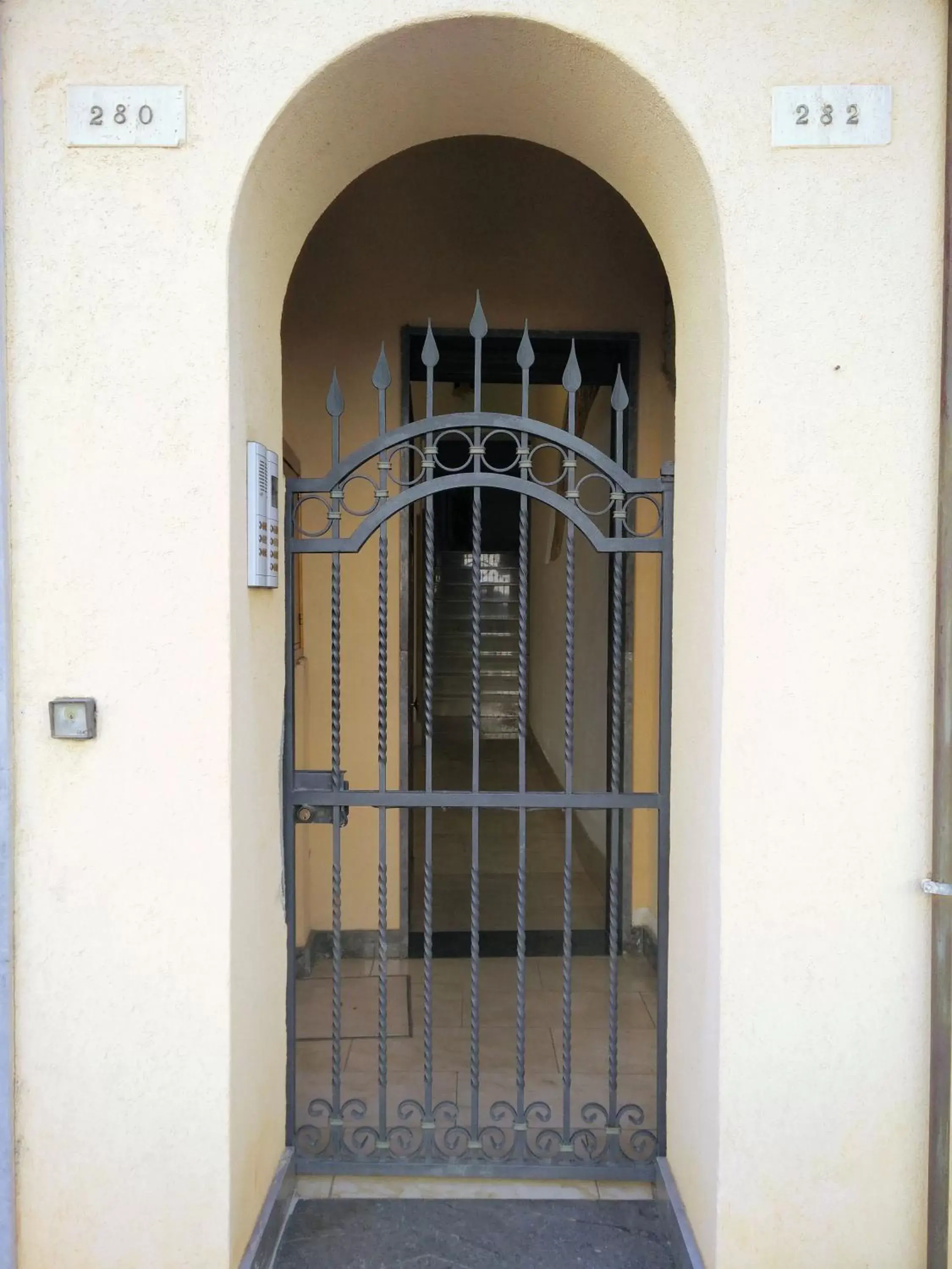 Facade/entrance in Locanda Scirocco