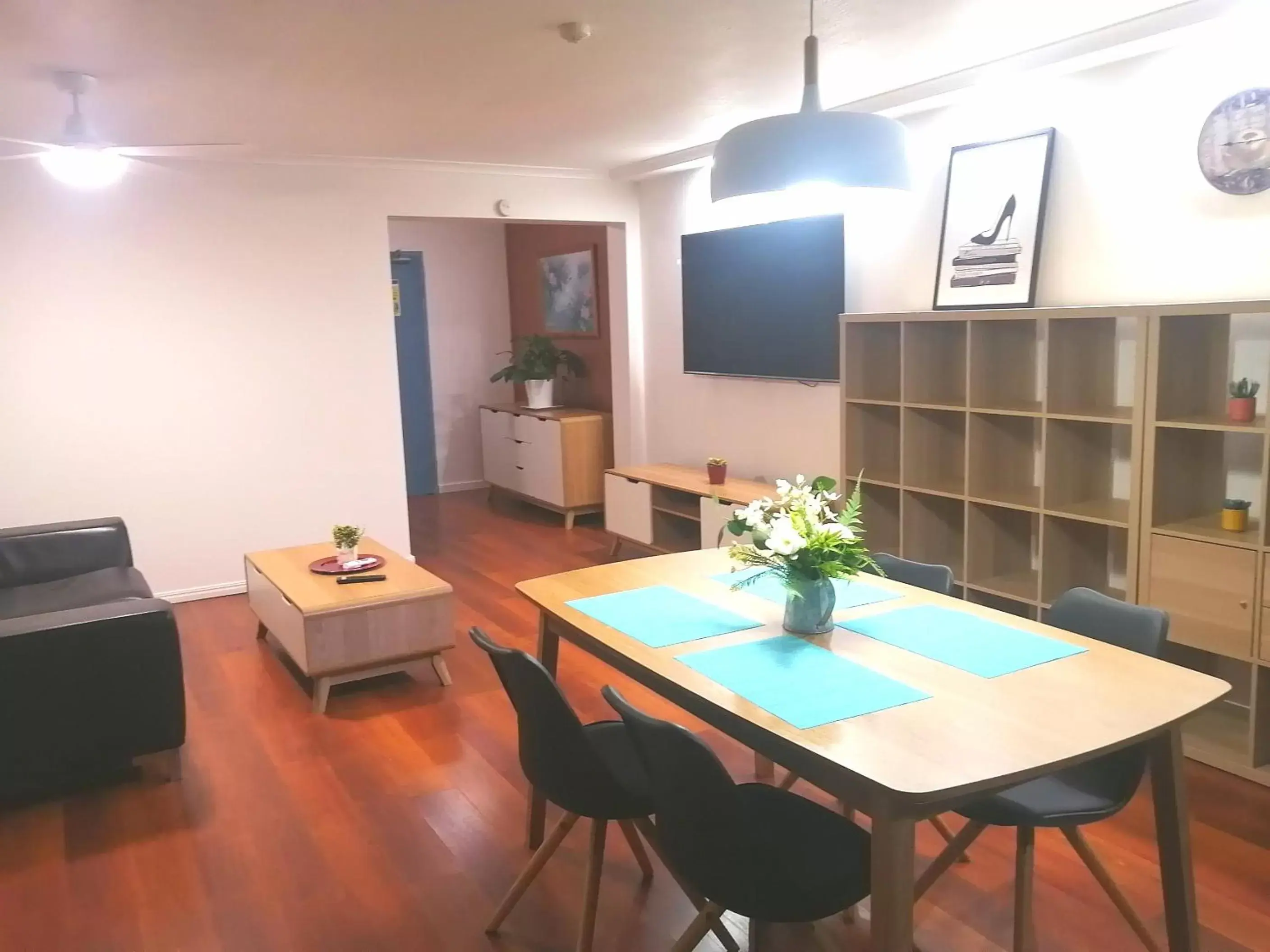 Dining Area in Silverton Apartment Resort Surfers Paradise