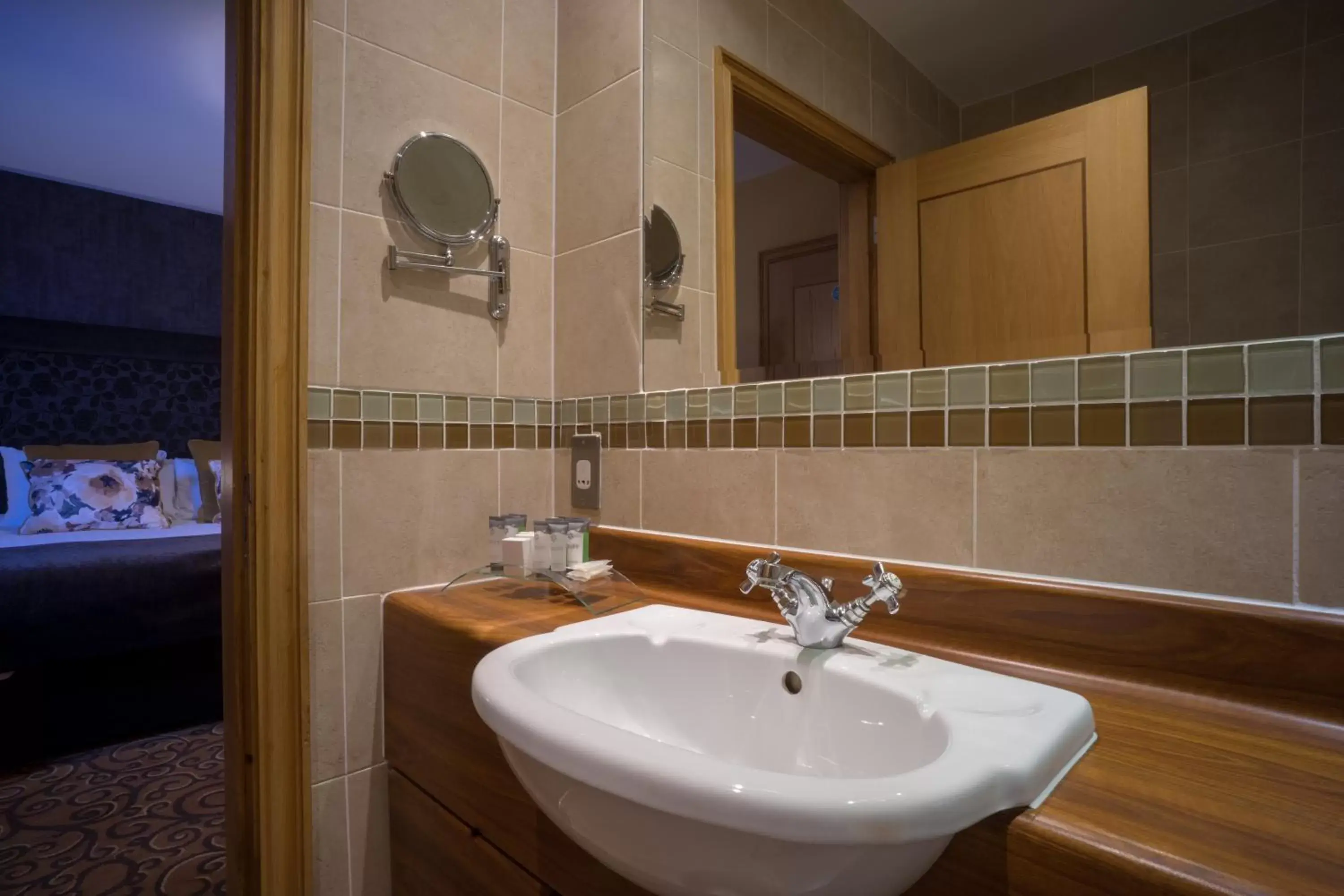 Bathroom in Kettles Country House Hotel