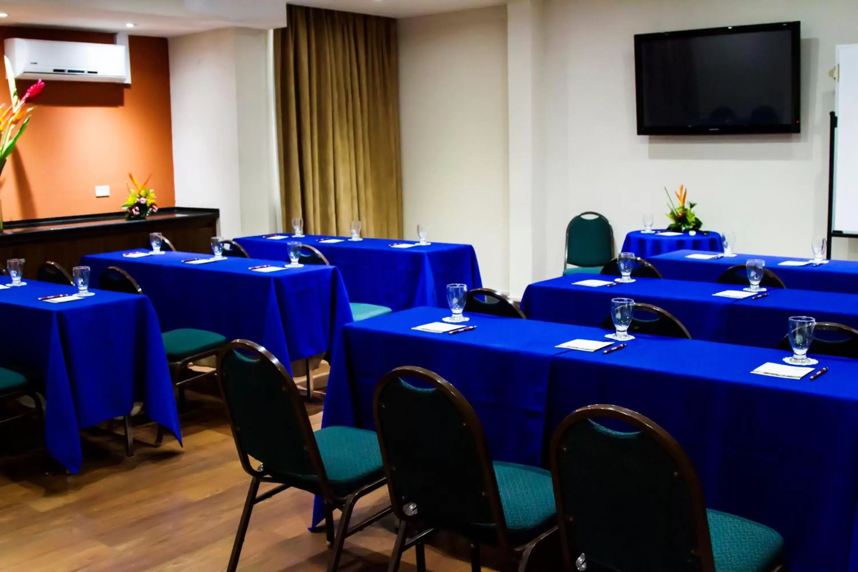 Banquet/Function facilities in Rincon del Valle Hotel & Suites