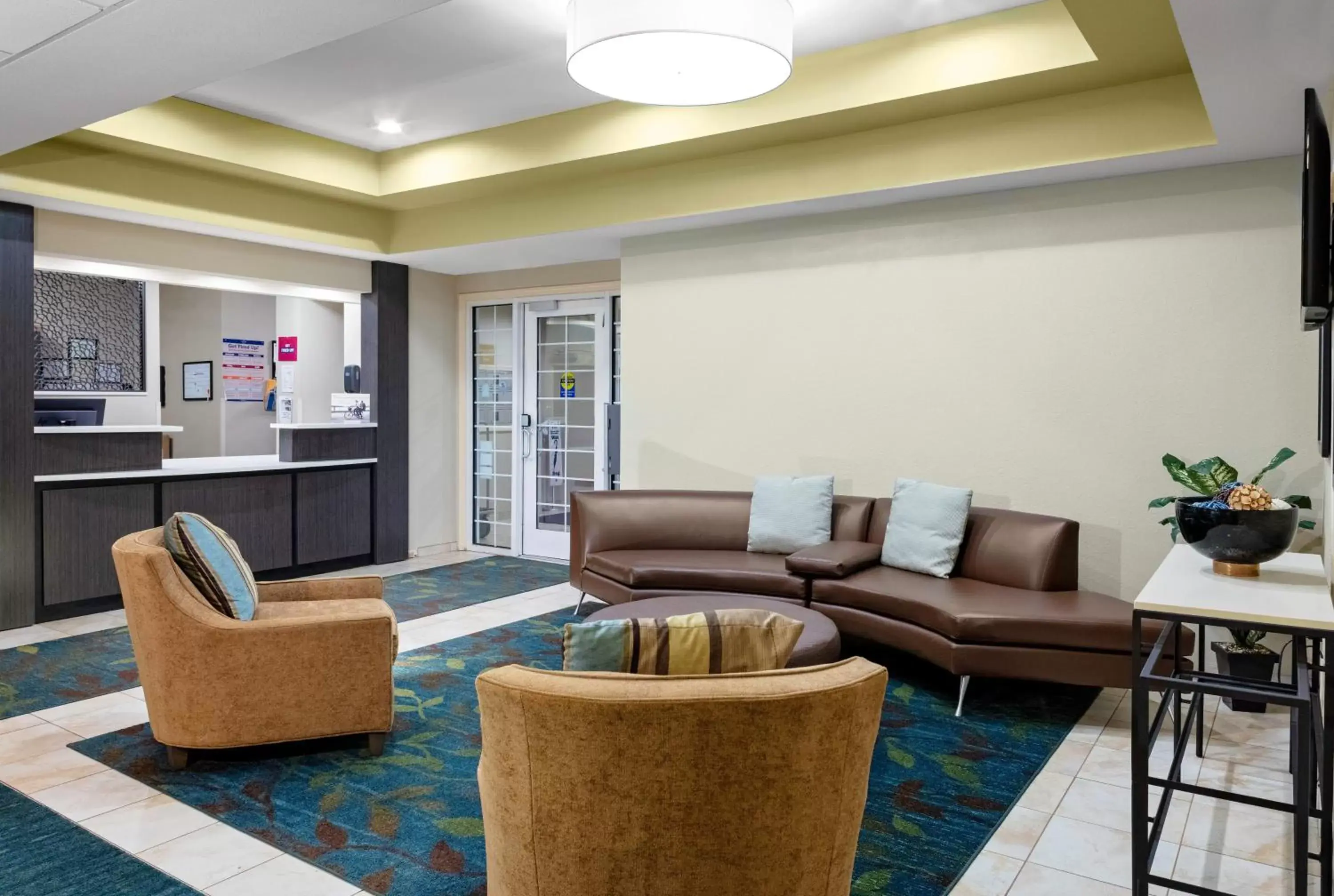 Lobby or reception, Seating Area in Candlewood Suites Warner Robins, an IHG Hotel