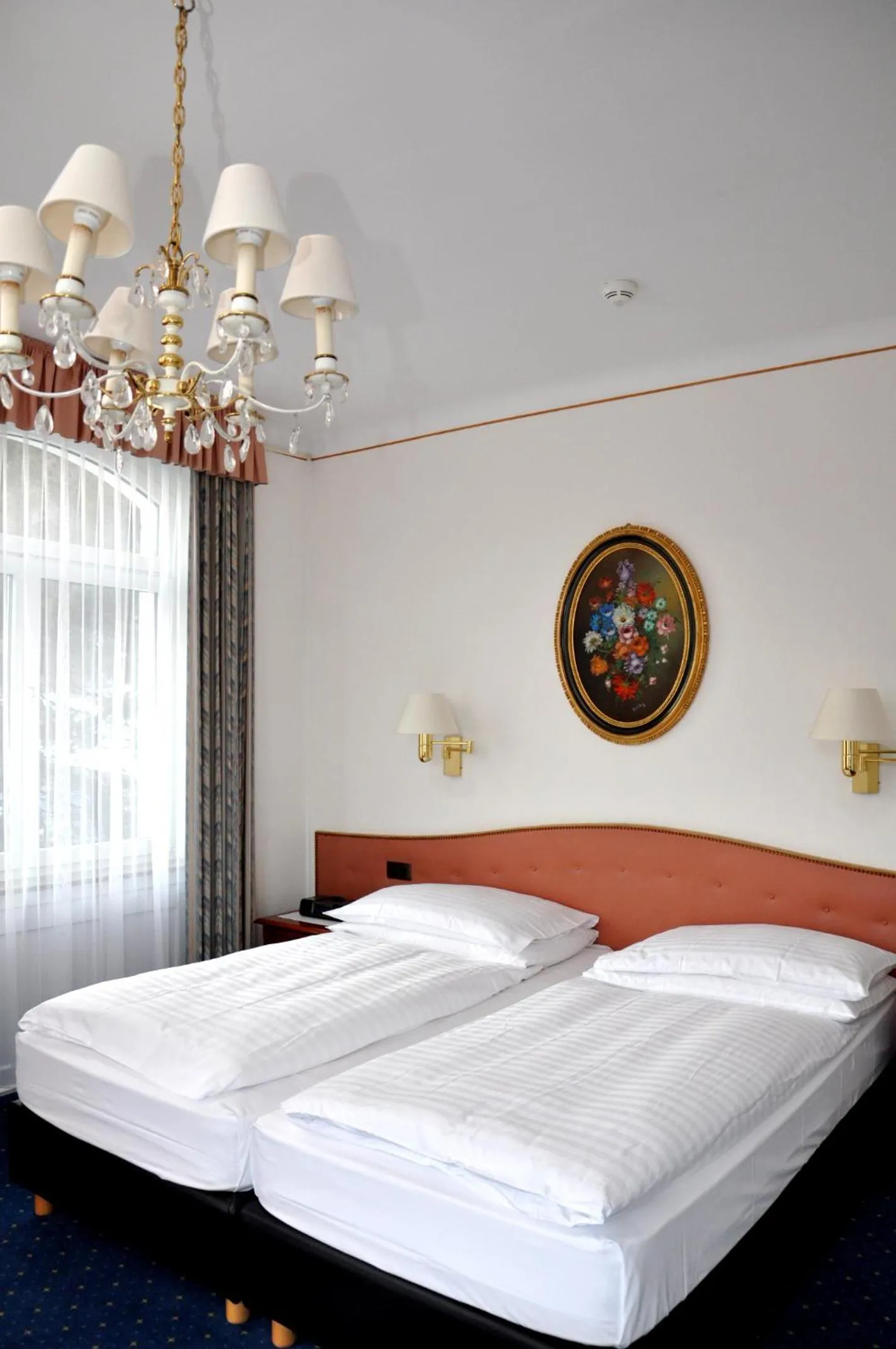 Photo of the whole room, Bed in Soldanella