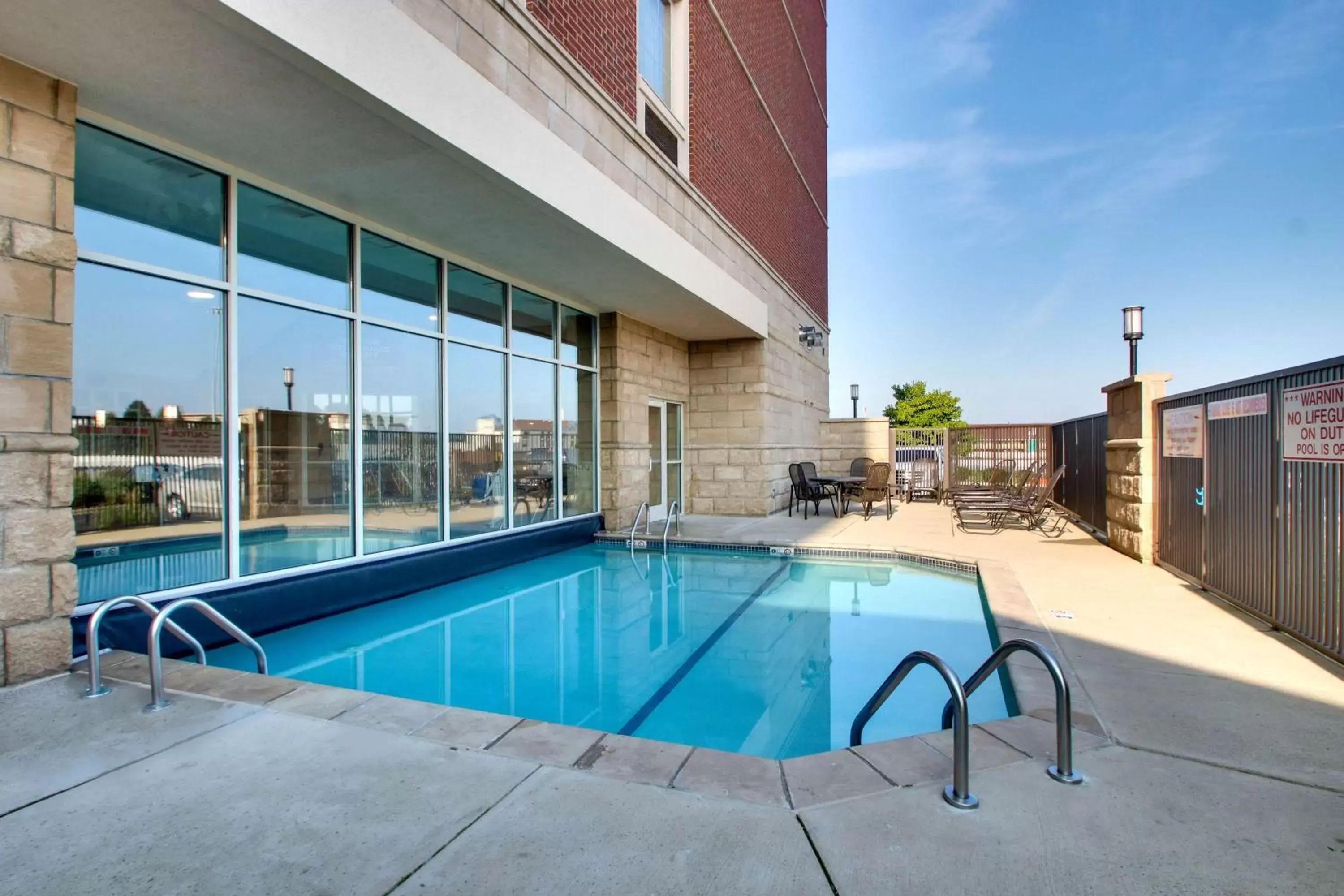 Activities, Swimming Pool in Drury Inn & Suites Findlay