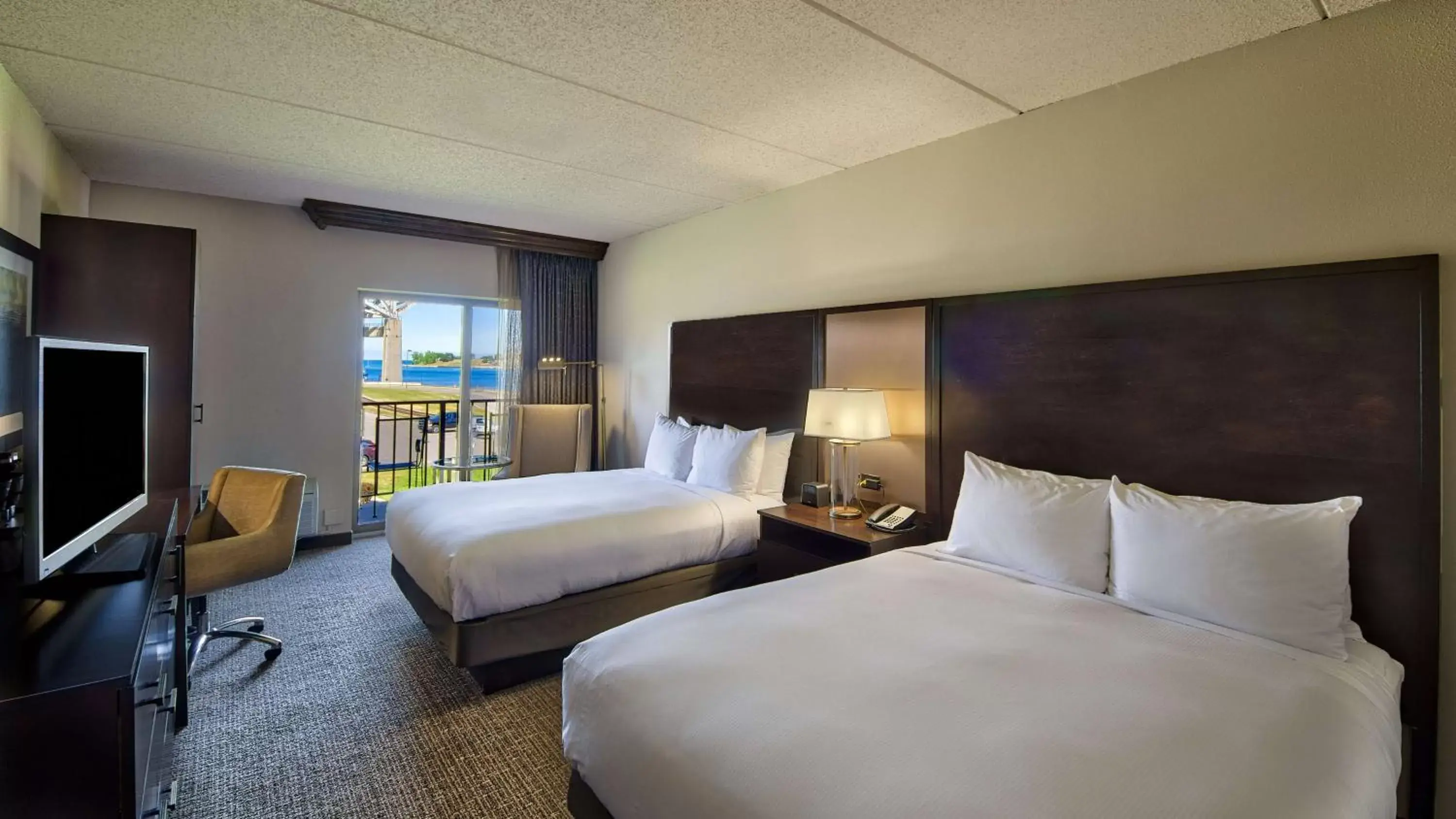 Bed in DoubleTree by Hilton Port Huron