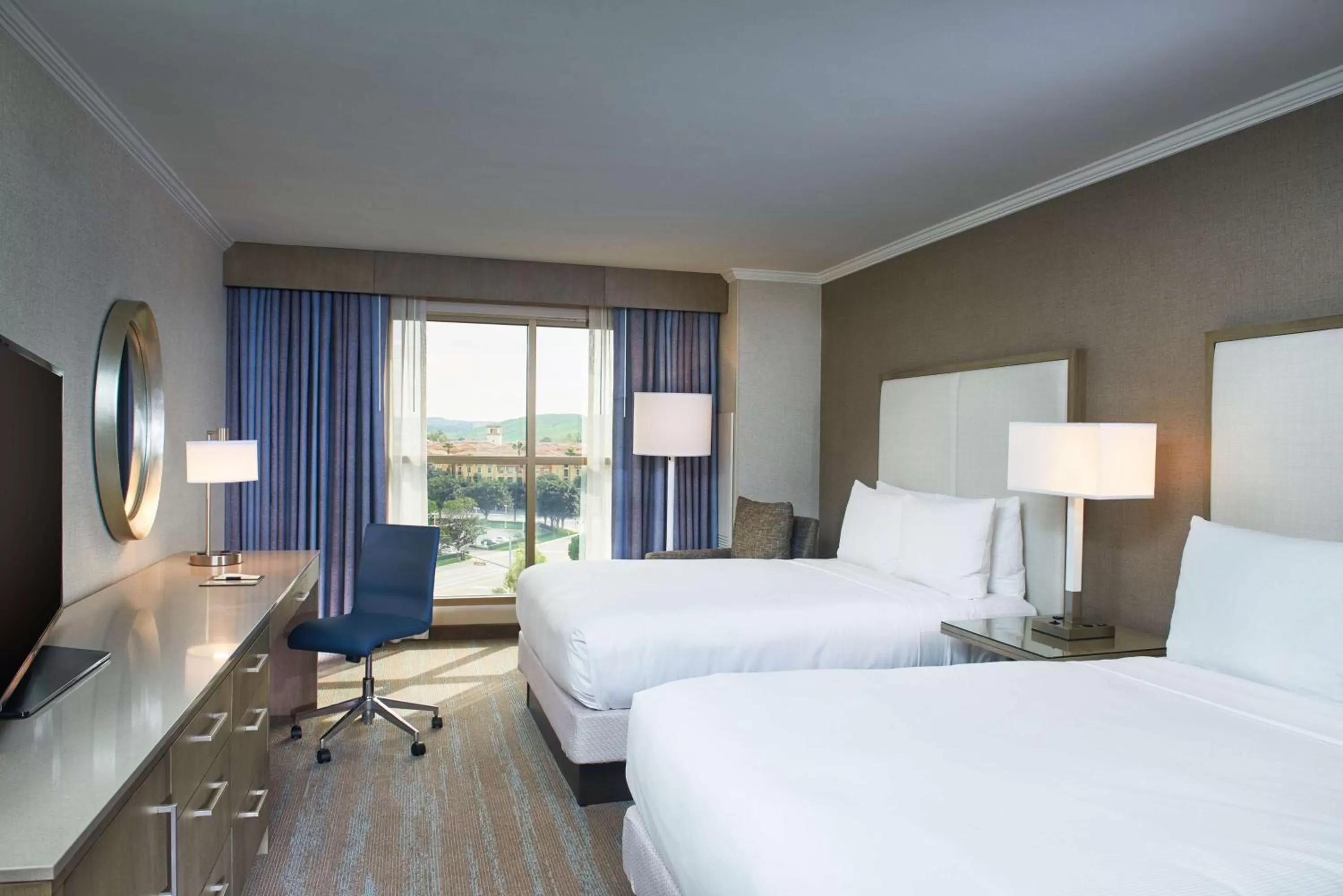 Bedroom, Bed in DoubleTree by Hilton Irvine Spectrum