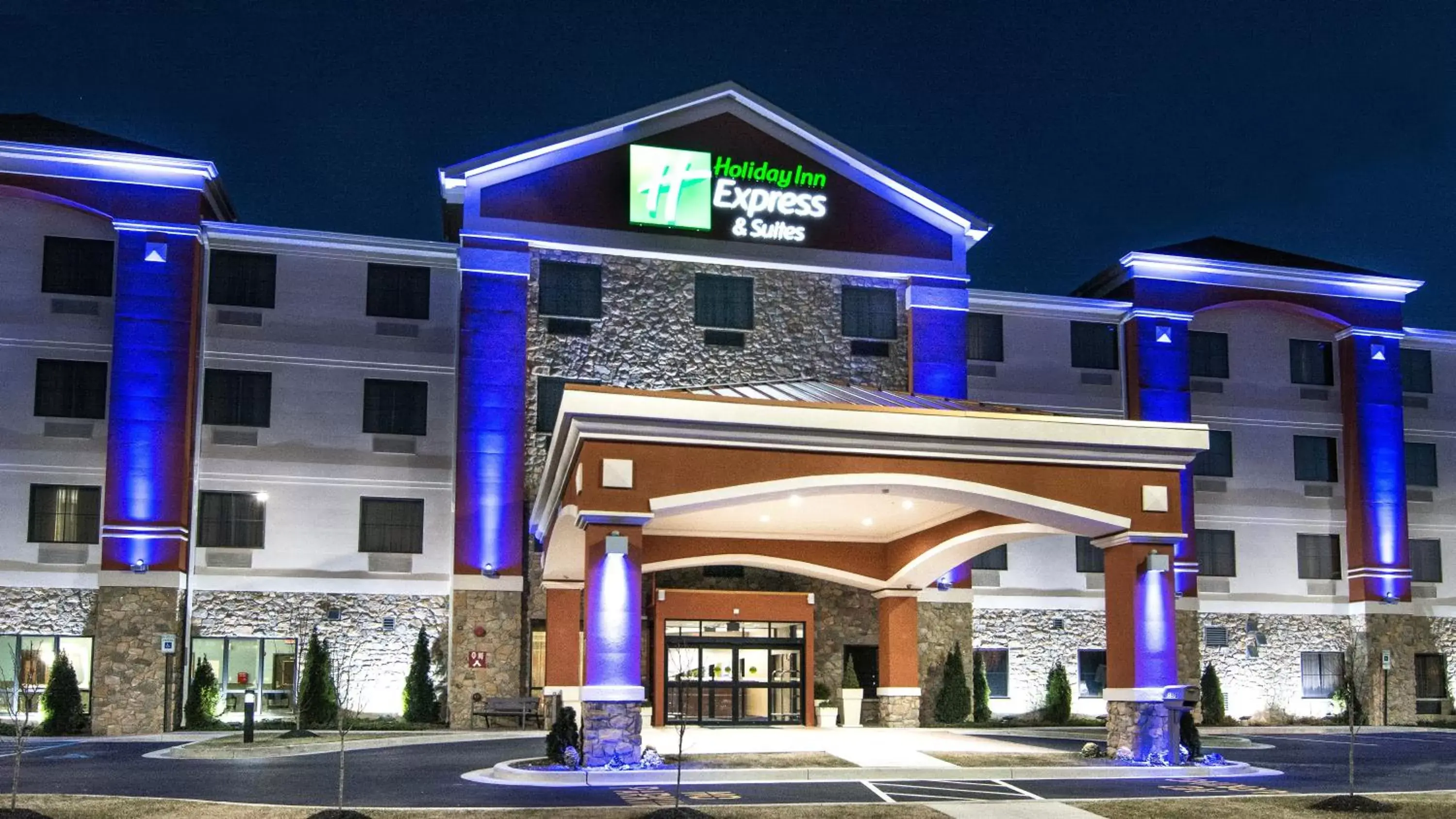 Property building in Holiday Inn Express & Suites Elkton - University Area by IHG Property building in Holiday Inn Express & Suites Elkton - University Area by IHG