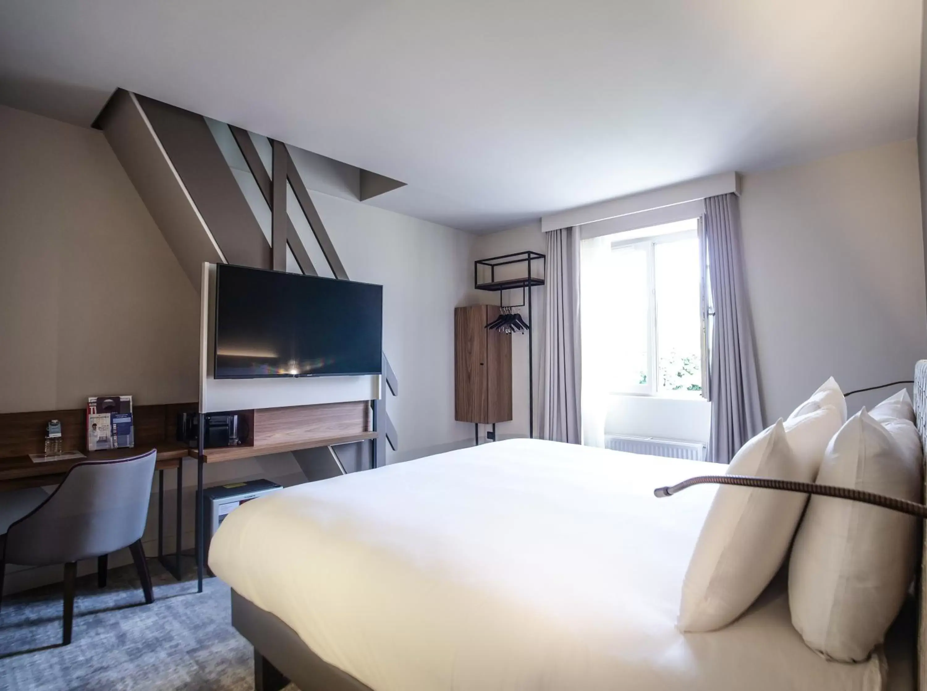 Family, TV/Entertainment Center in Mercure Rennes Centre Place Bretagne