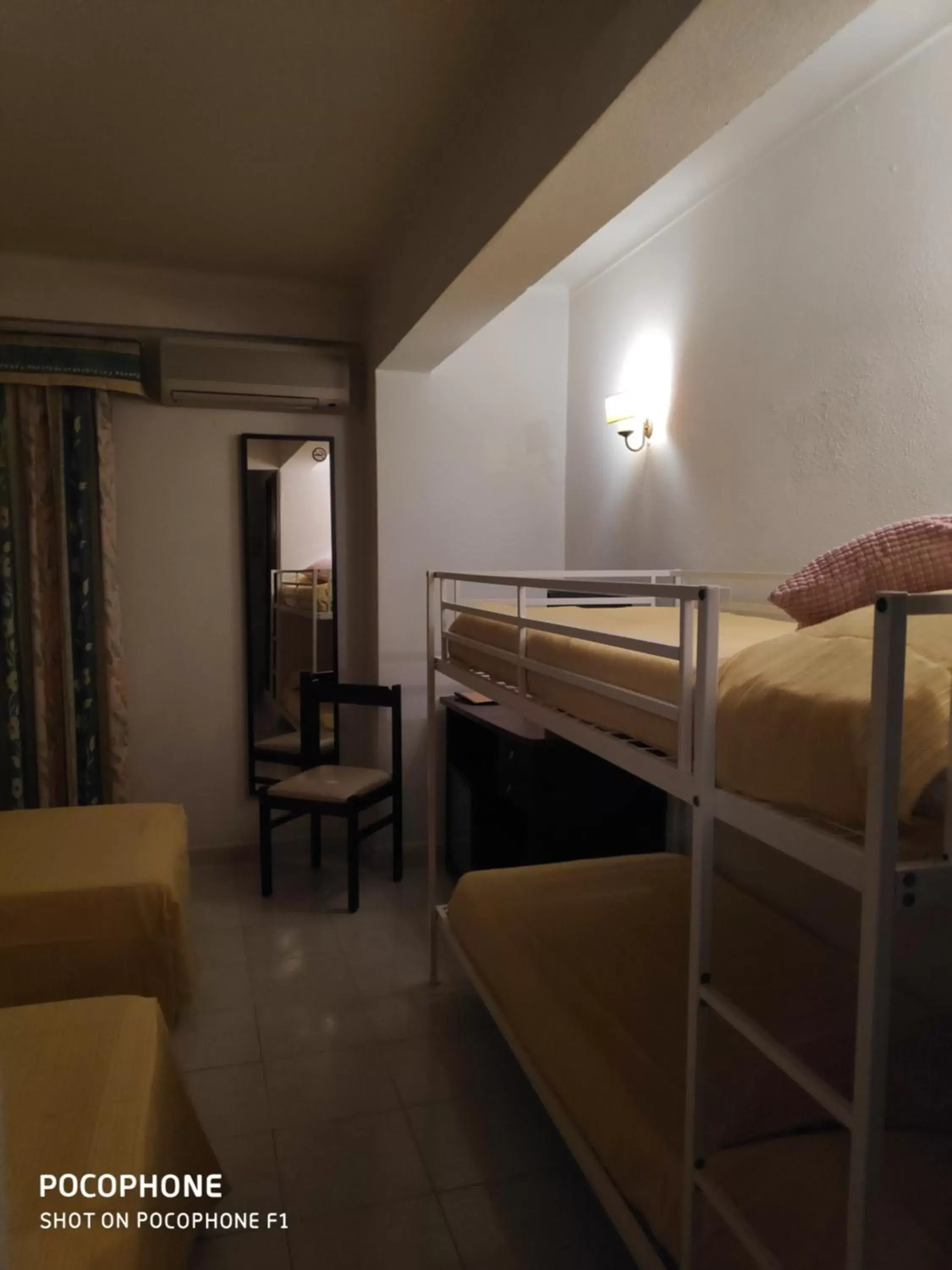 Bunk Bed in Hotel Alnacir