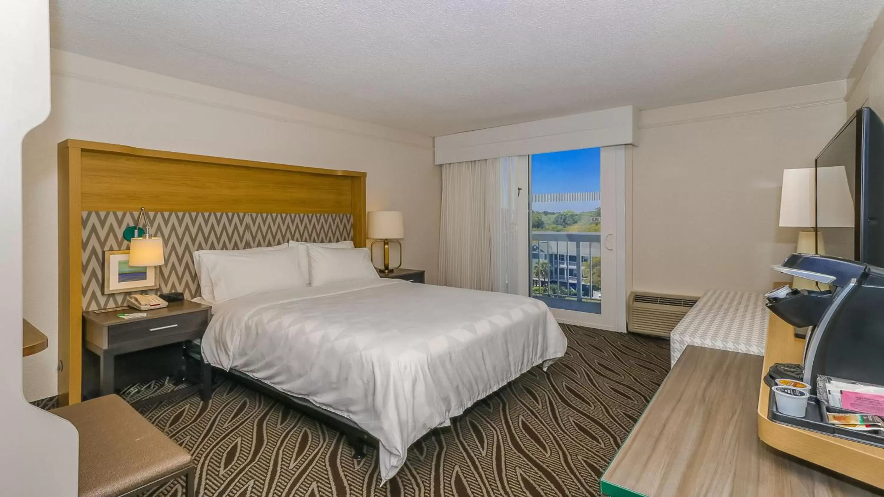 City view, Bed in Holiday Inn Resort Oceanfront at Surfside Beach, an IHG Hotel