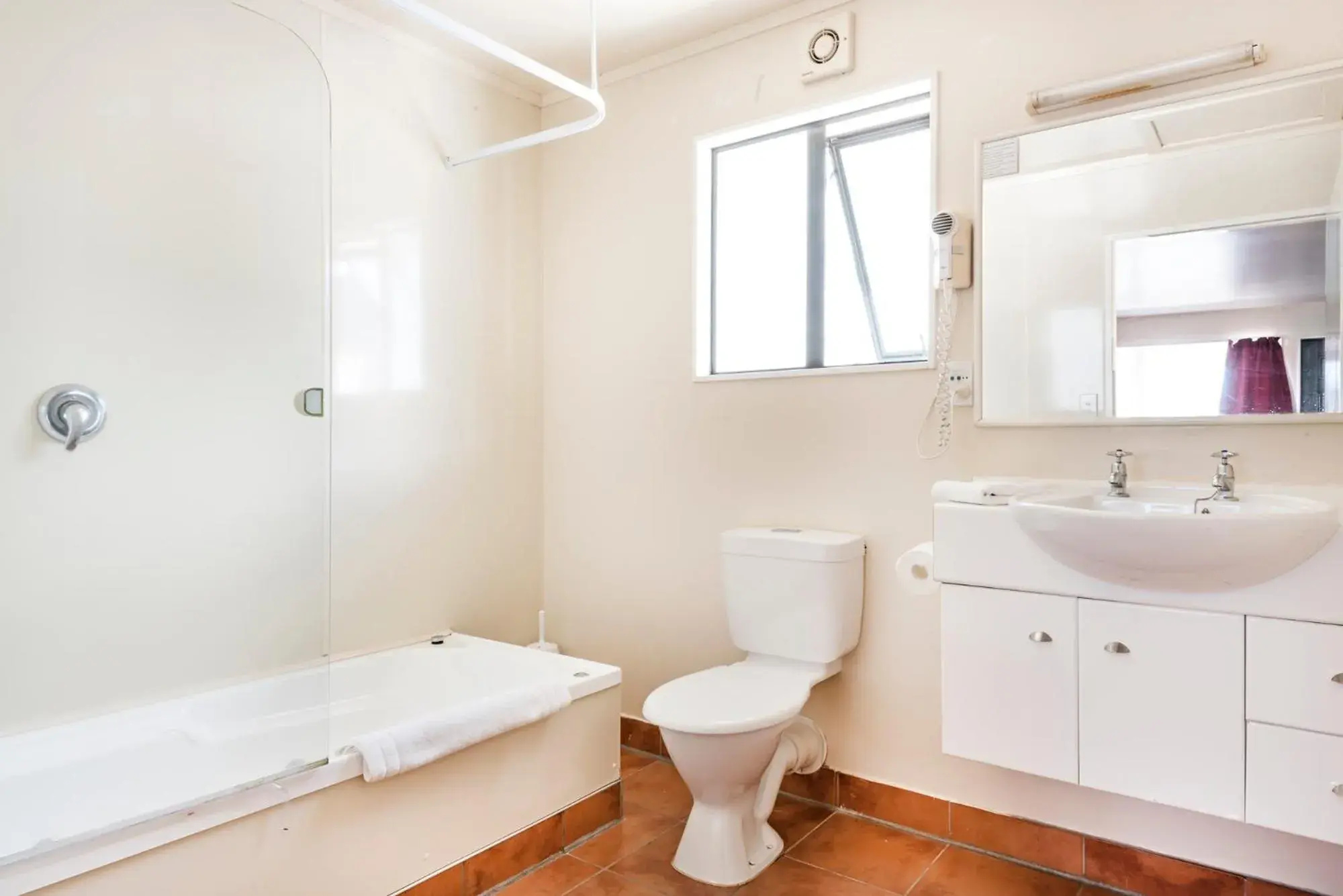 Shower, Bathroom in Halswell Lodge