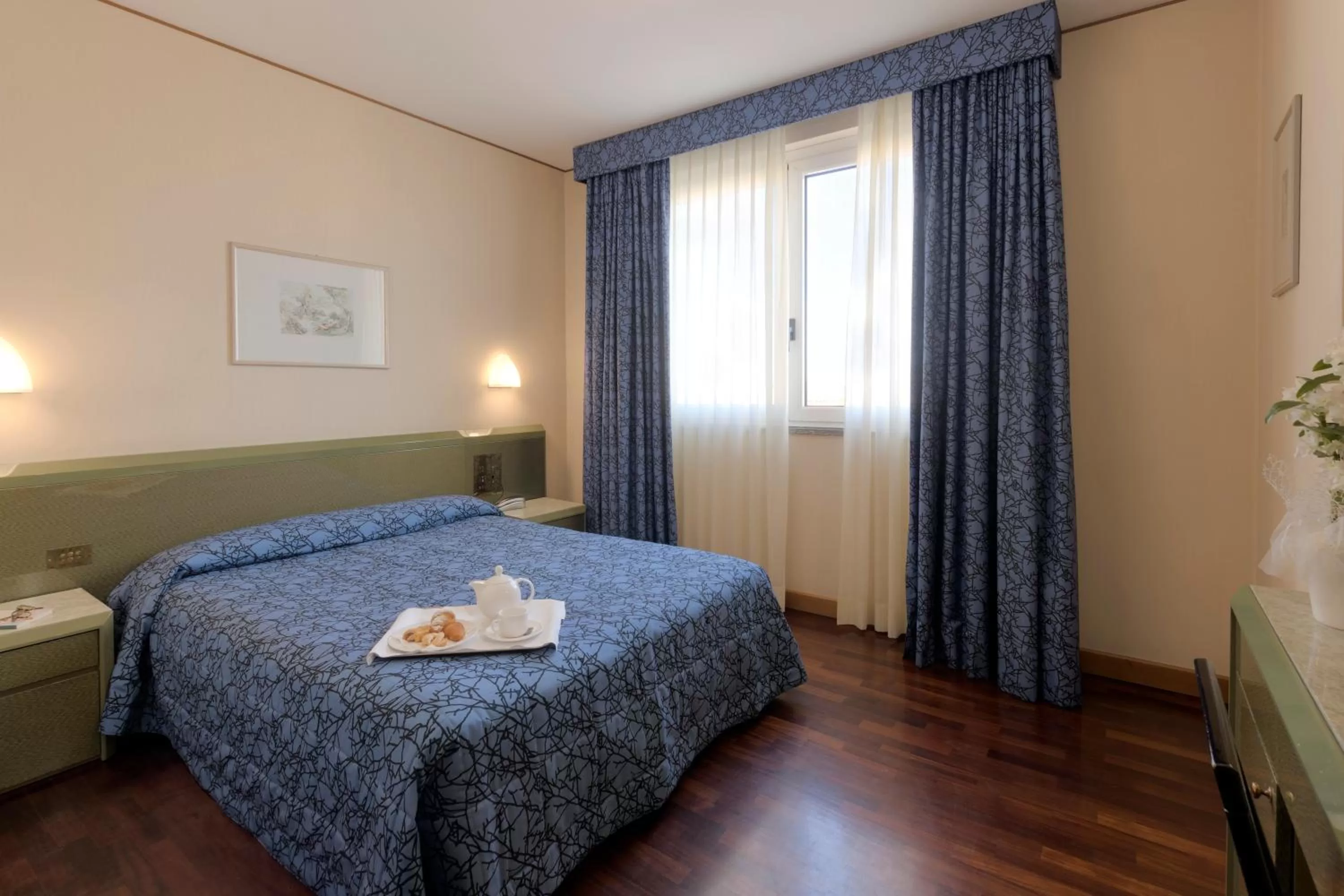 Photo of the whole room, Bed in Hotel Royal