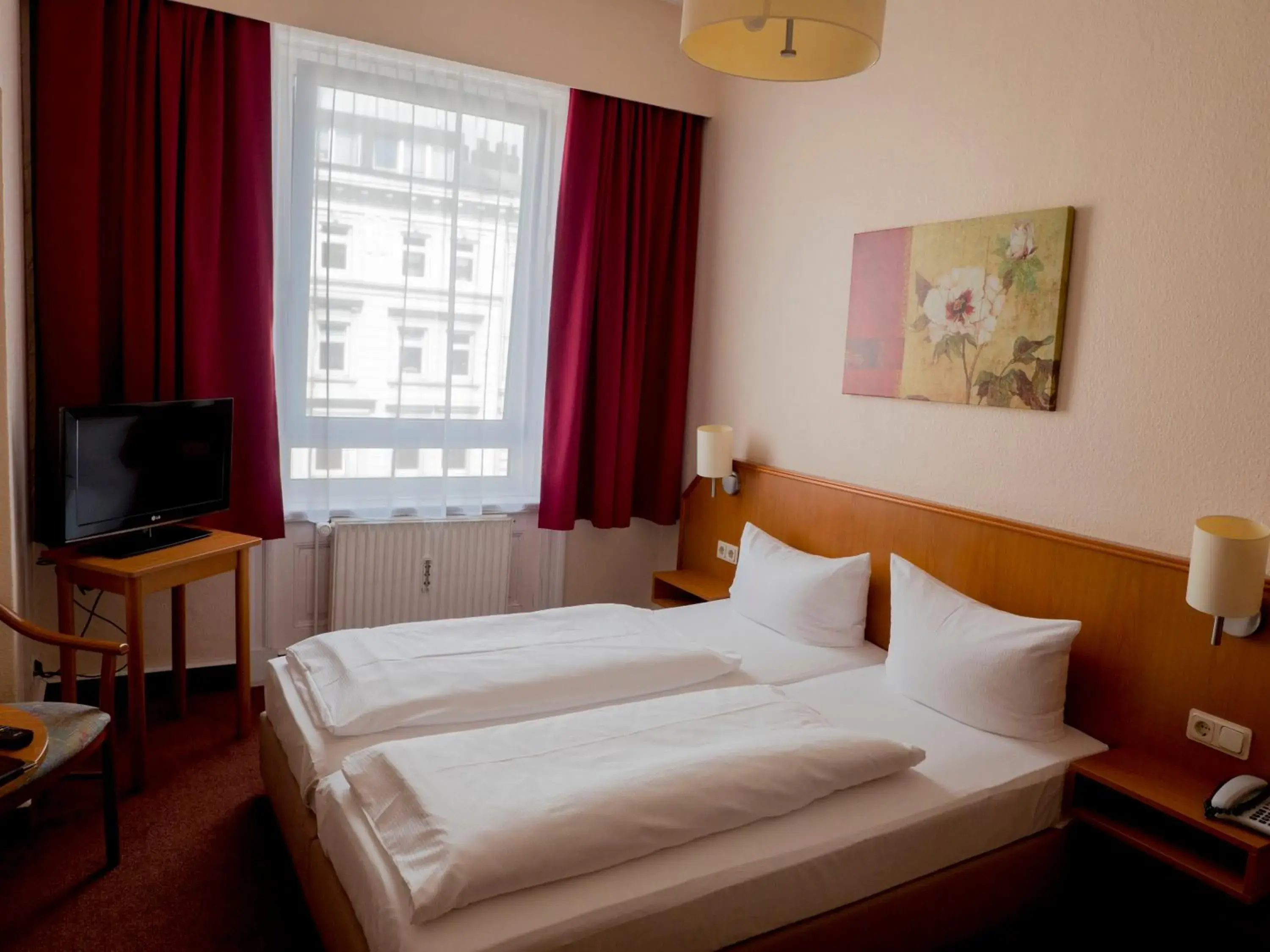 Photo of the whole room, Room Photo in Hotel Residence am Hauptbahnhof