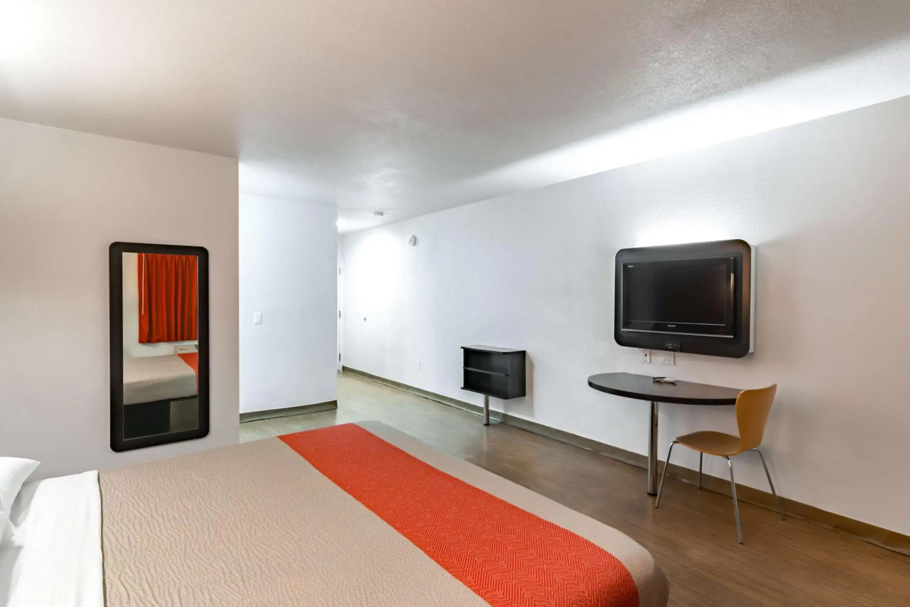 Bedroom, TV/Entertainment Center in Motel 6-Anaheim, CA