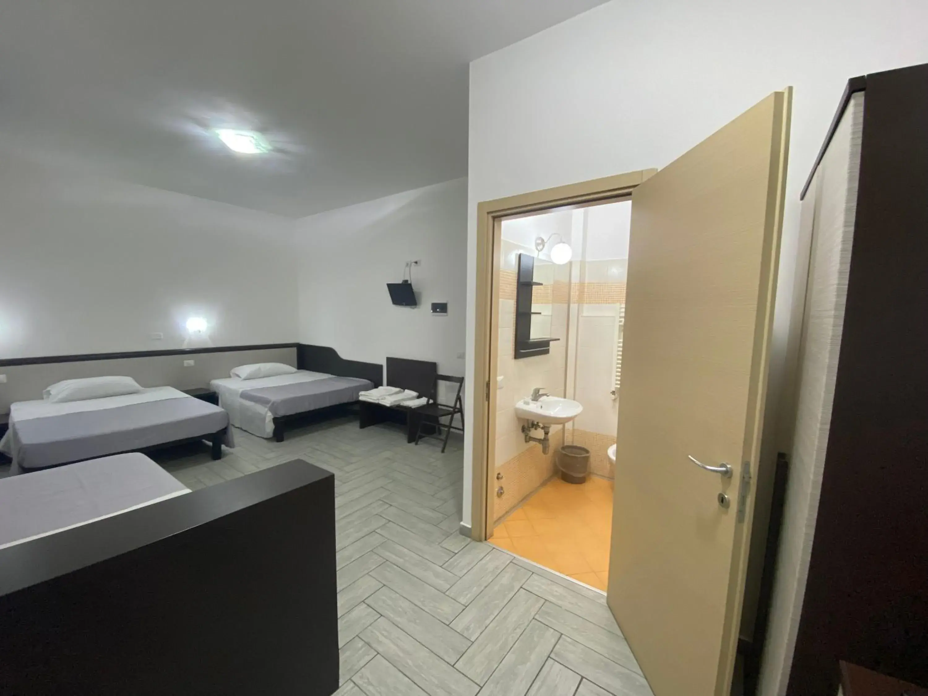 Bedroom, Bathroom in Hotel Poma
