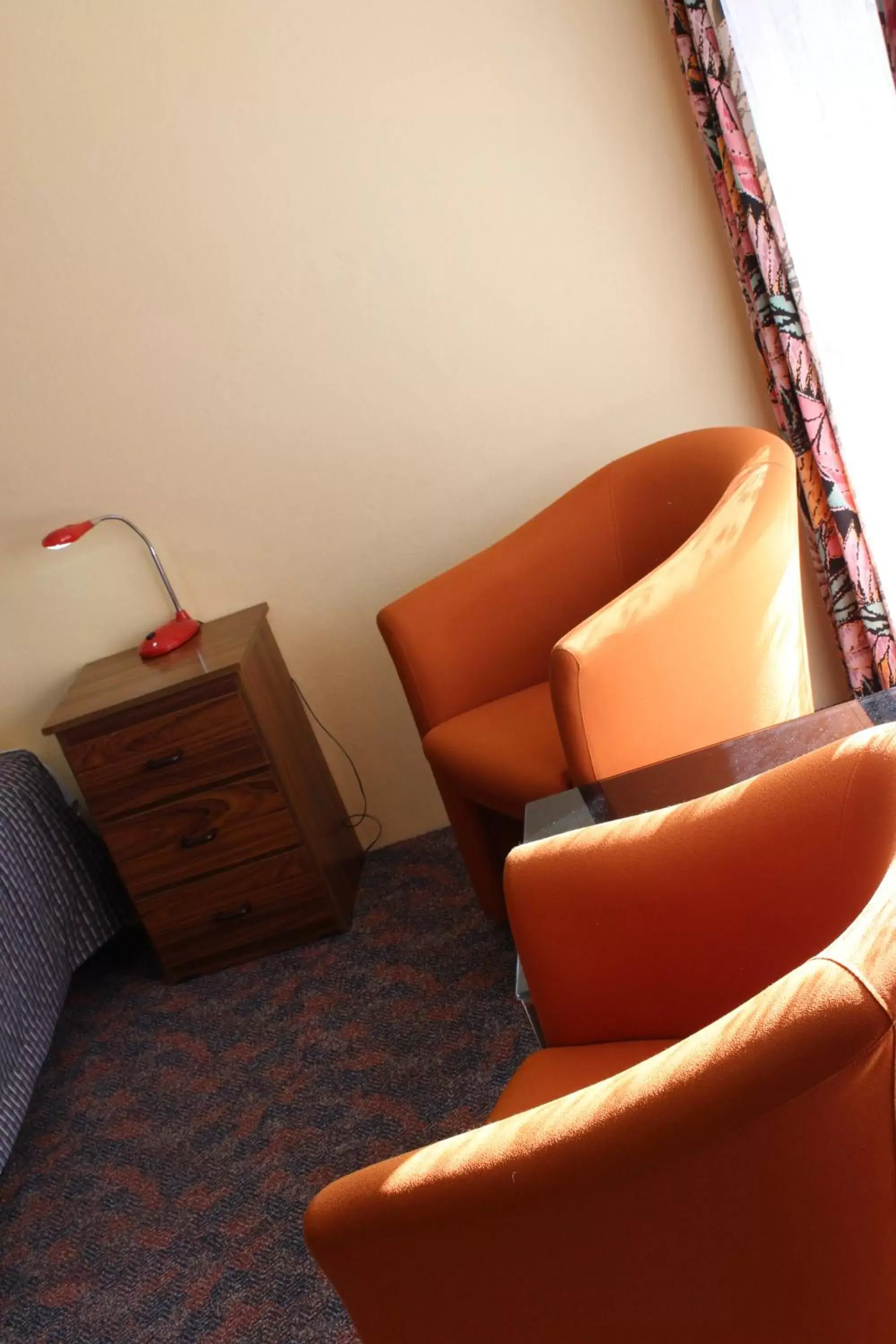 People, Seating Area in Motel Mount Gambier