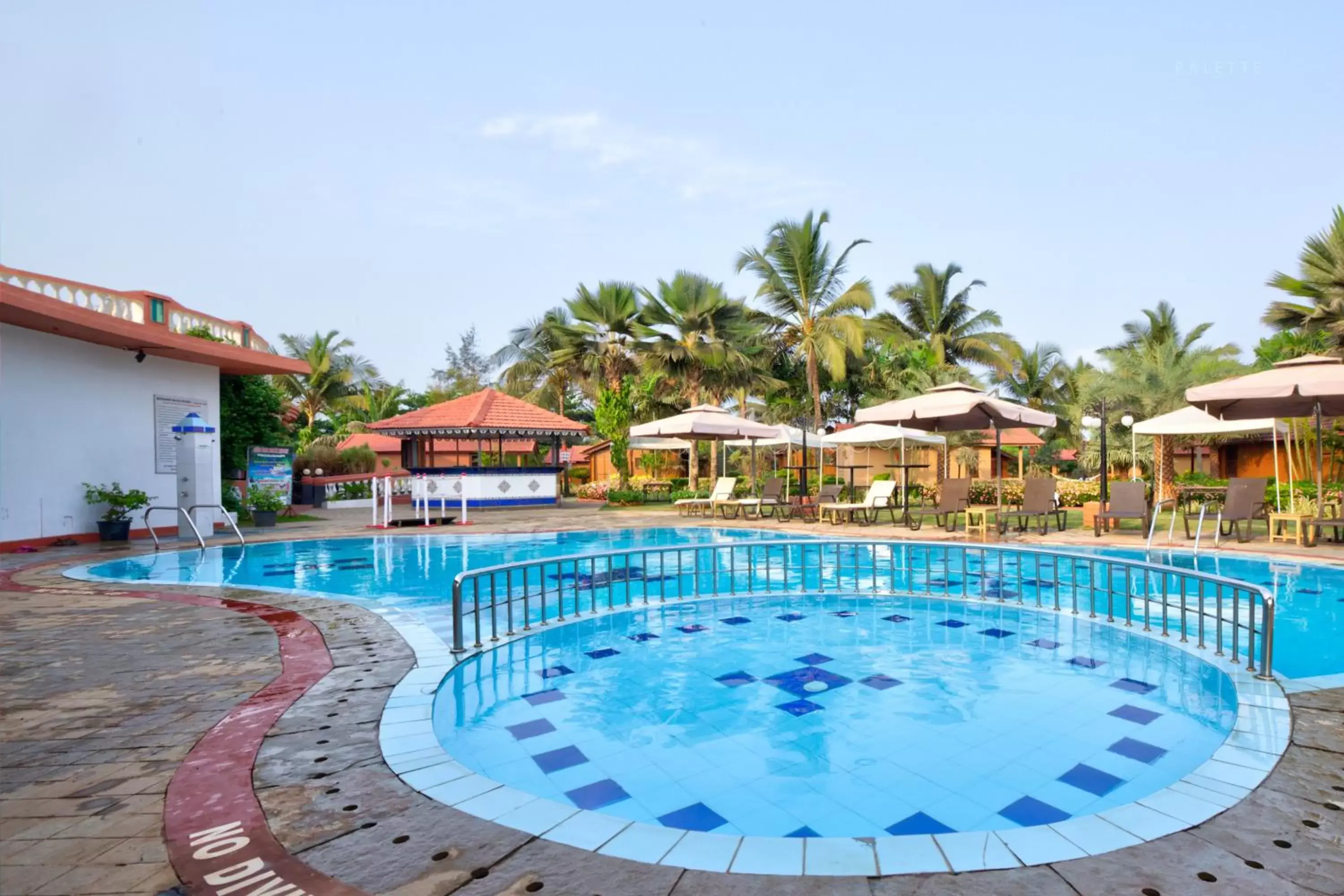 Swimming Pool in Beira Mar Beach Resort