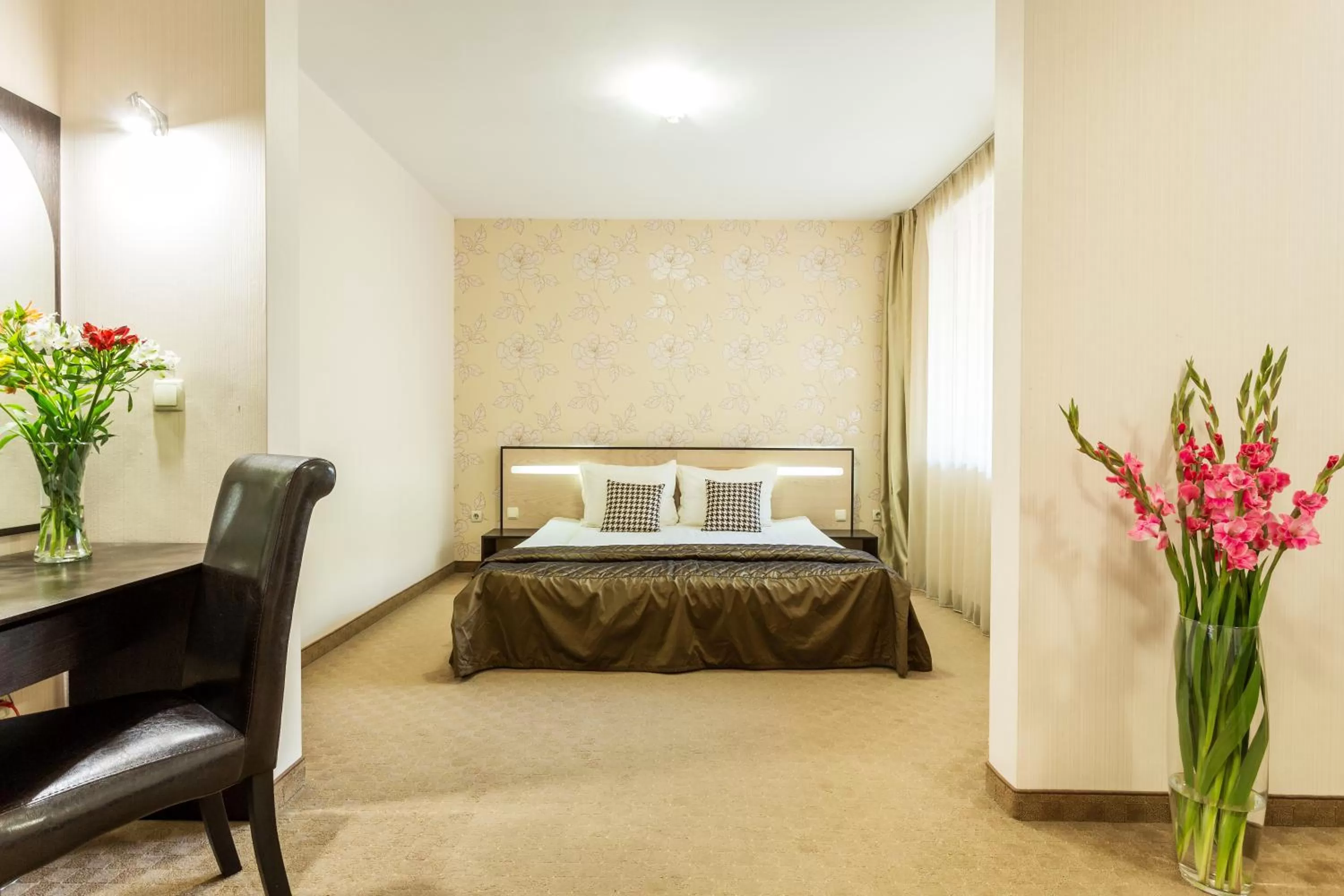 Bed in City Avenue Hotel by HMG-Free Parking-Free Wi-Fi