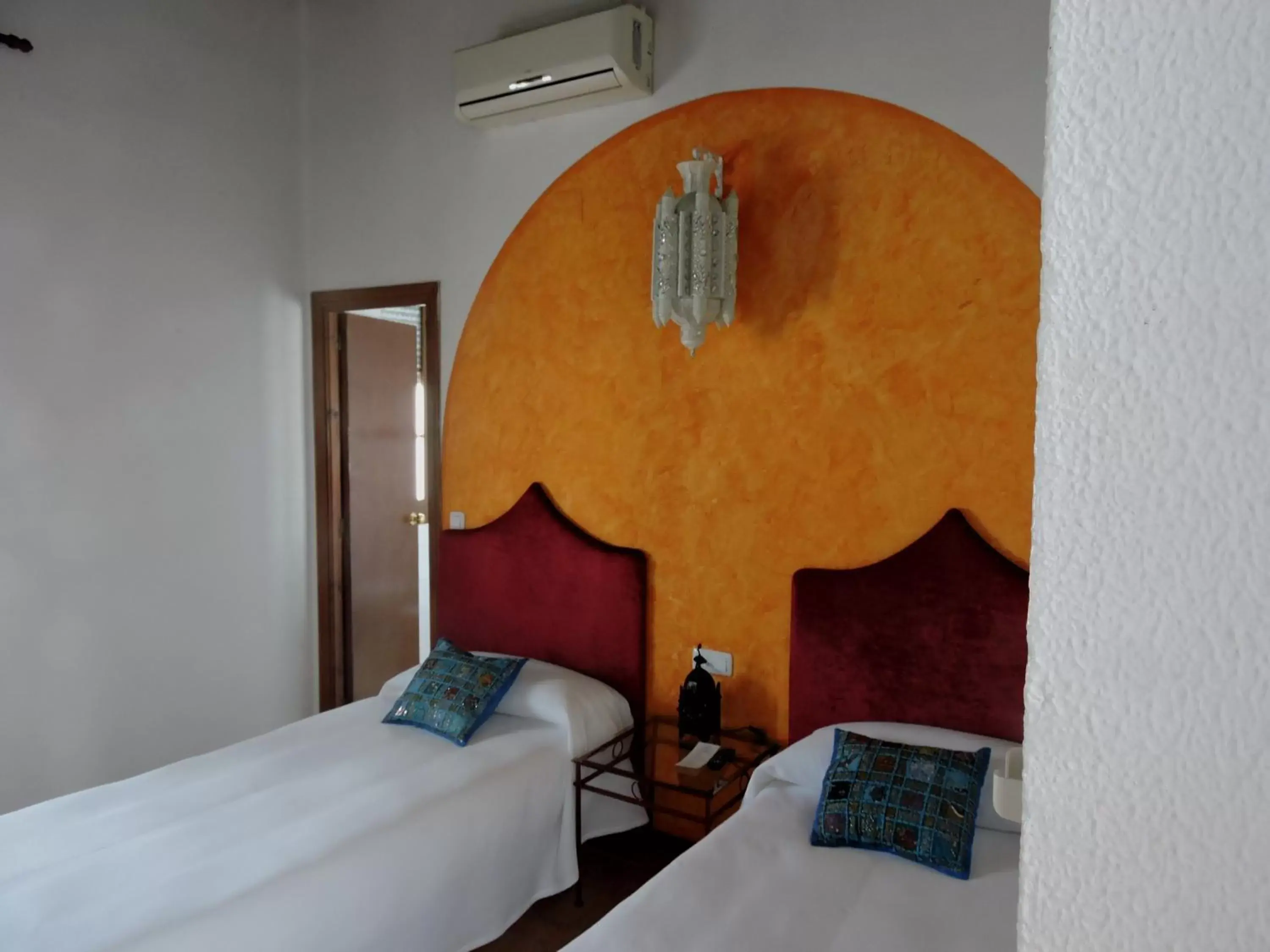 Bed in Hotel La Fonda del Califa