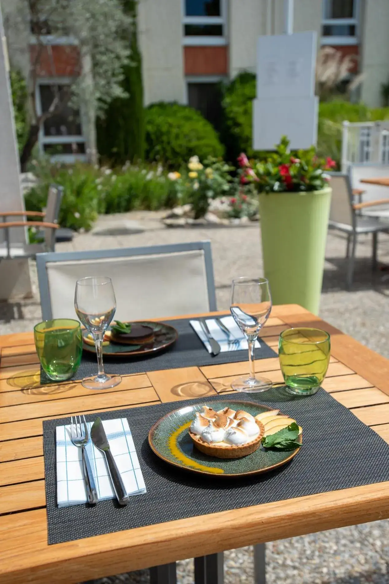 Patio, Restaurant/Places to Eat in Novotel Aix-en-Provence Beaumanoir