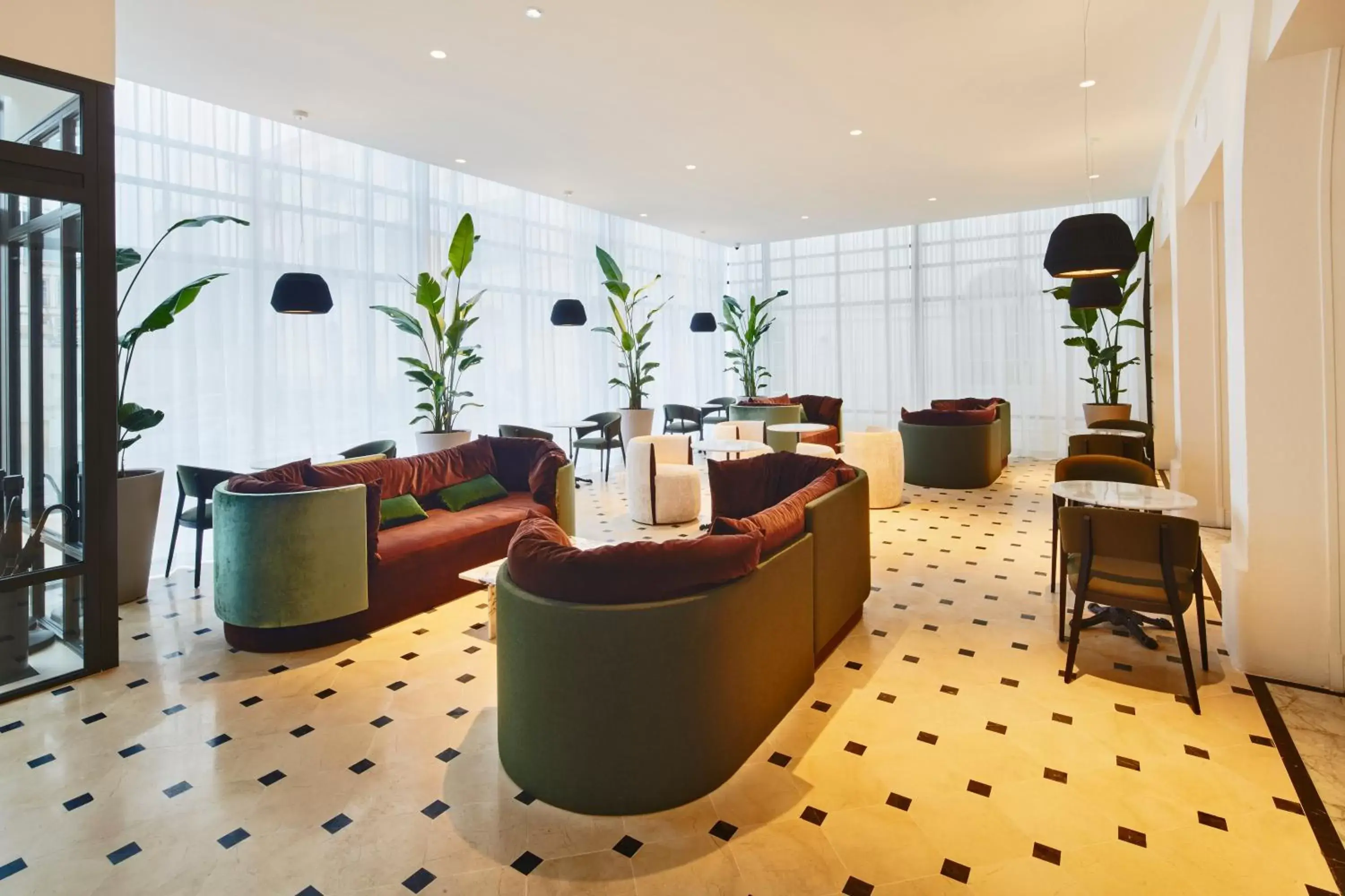 Seating area, Lobby/Reception in La Licorne Hotel & Spa Troyes MGallery