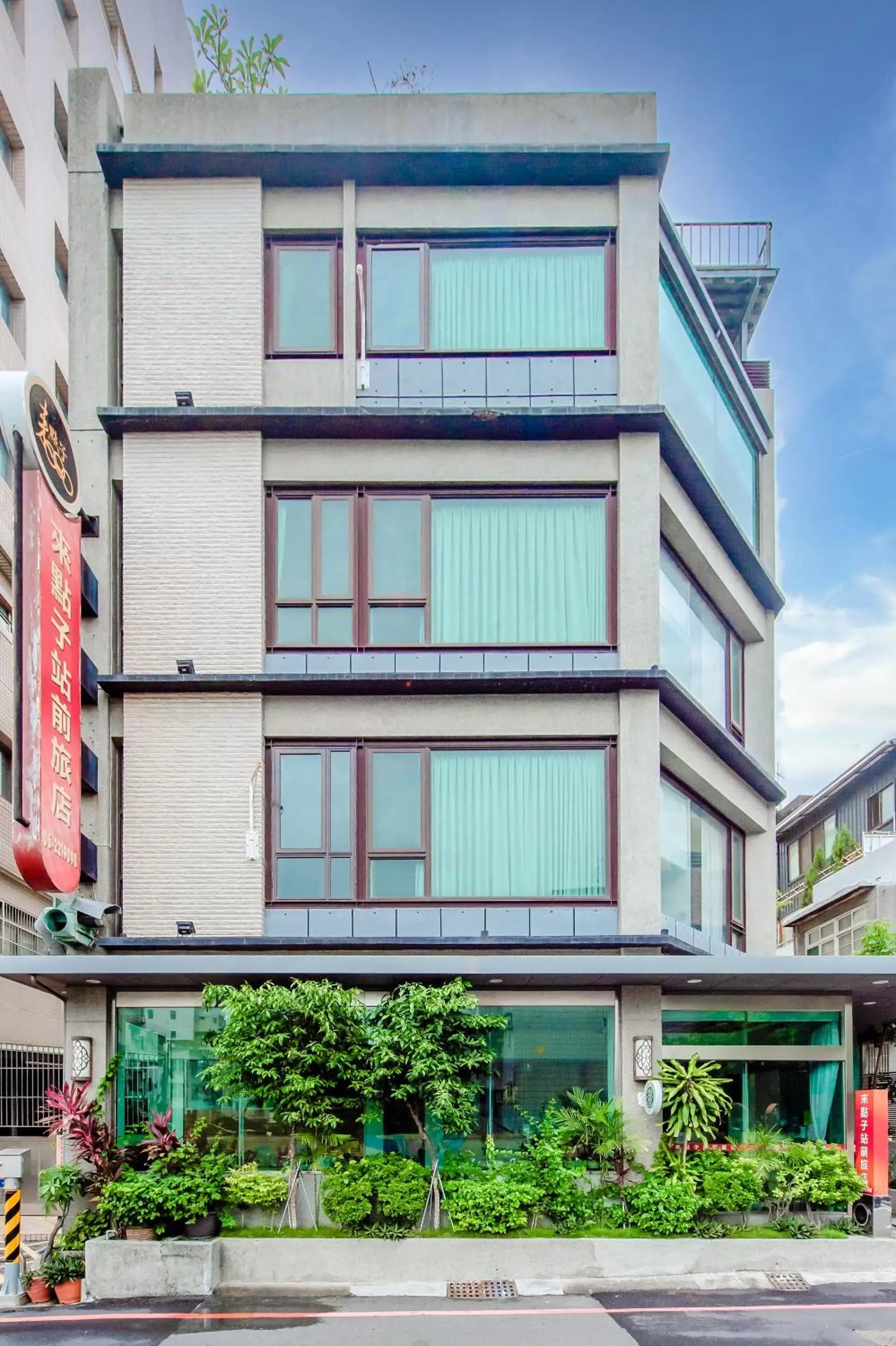 Property building in lightness Station Inn Property building in lightness Station Inn