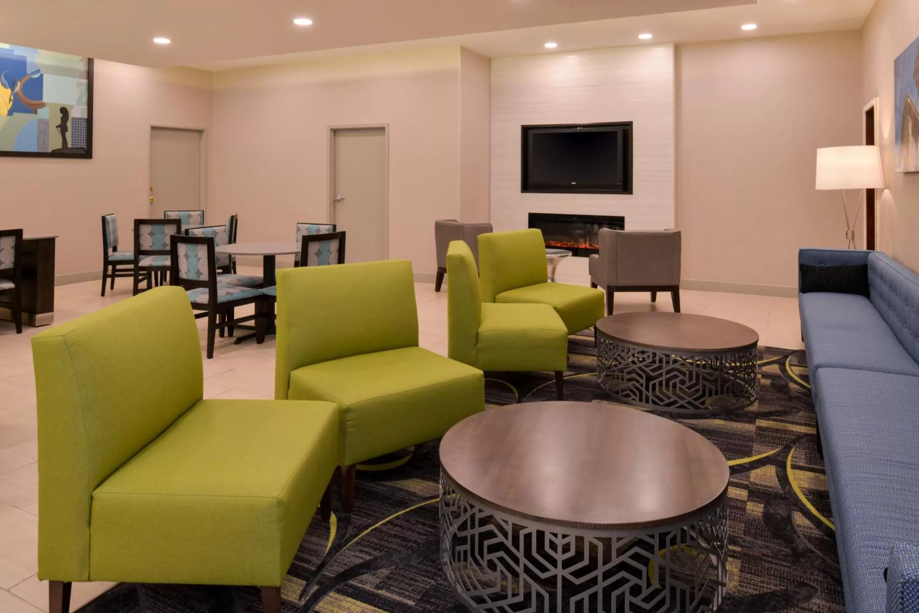 Lounge or bar in La Quinta by Wyndham Indianapolis South