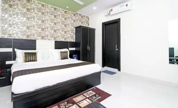 Photo of the whole room, Bed in Rama HS