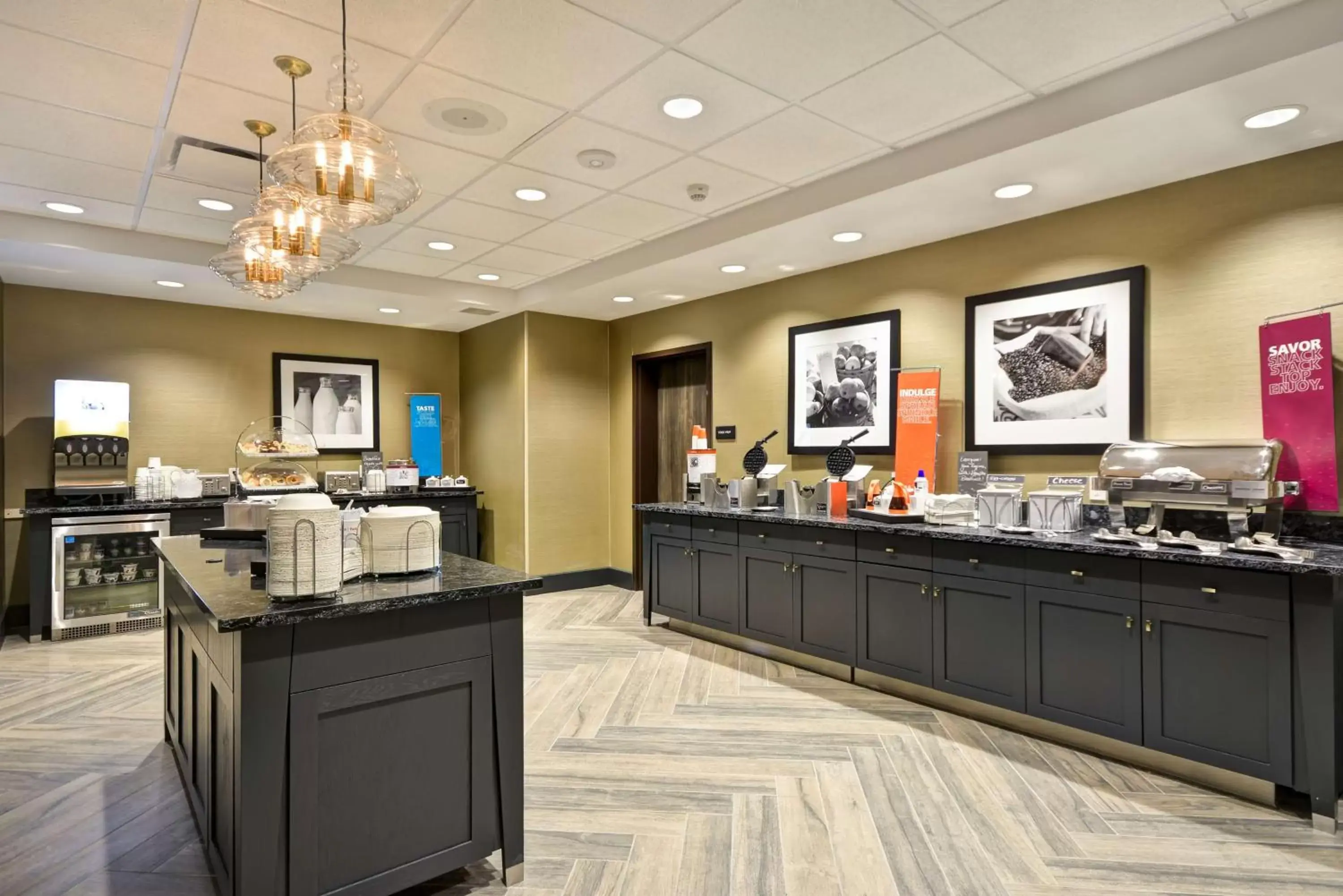 Dining area, Restaurant/Places to Eat in Hampton Inn & Suites Detroit/Warren